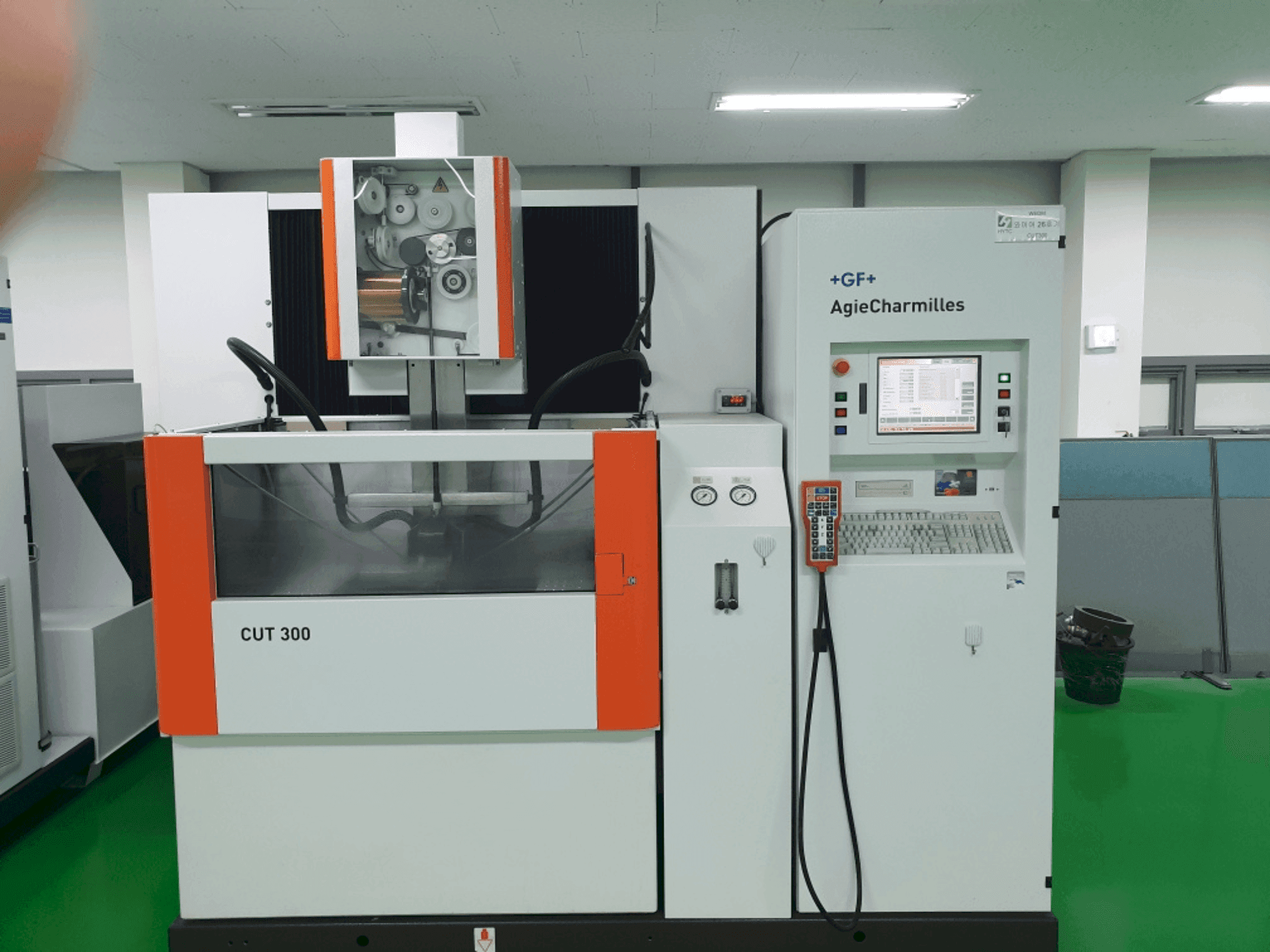 Mašīnas AGIE CUT 300  pretskats