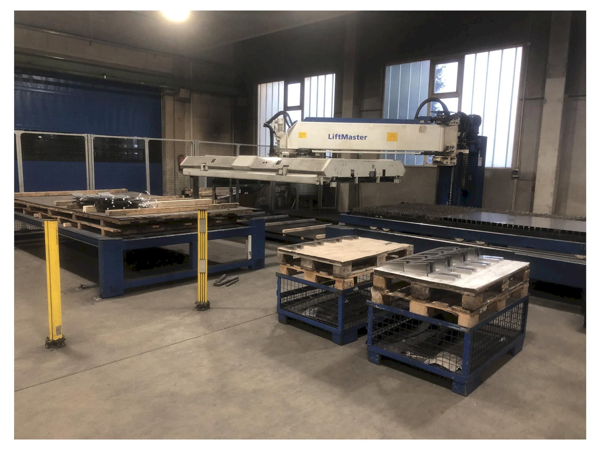 Mašīnas TRUMPF TruLaser 5040 + Liftmaster  pretskats
