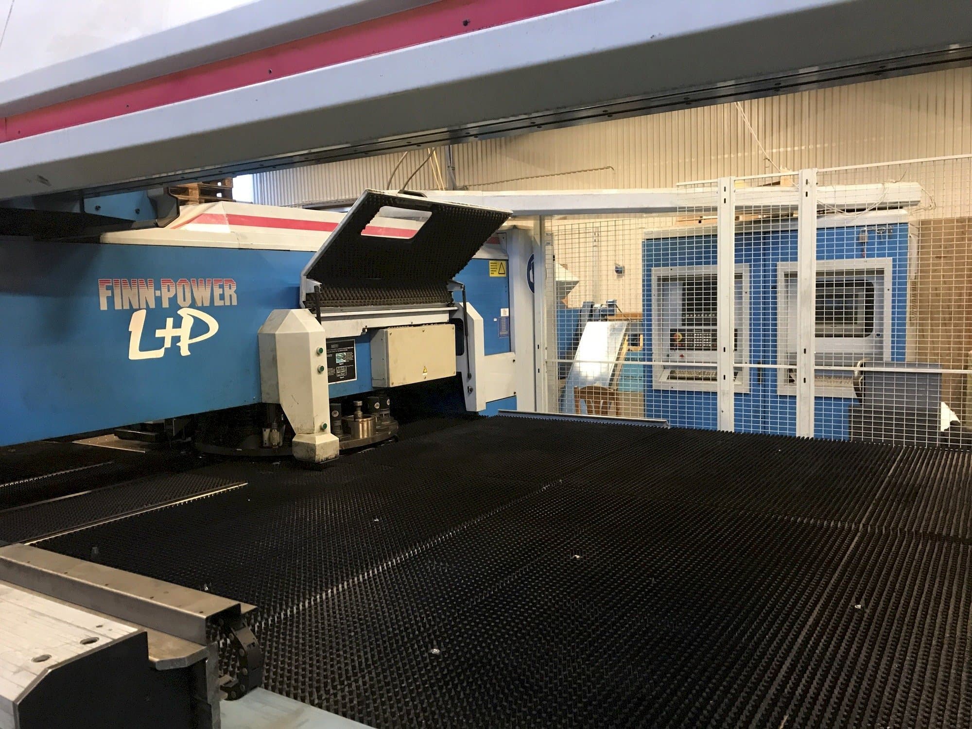 Mašīnas Finn-Power LP6  pretskats