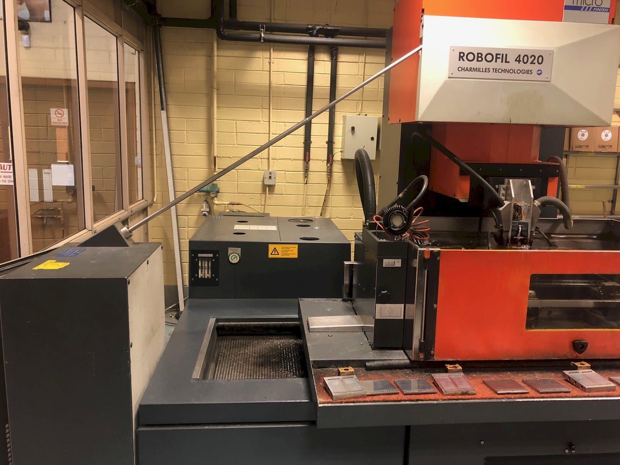 Mašīnas CHARMILLES ROBOFIL 4020 pretskats