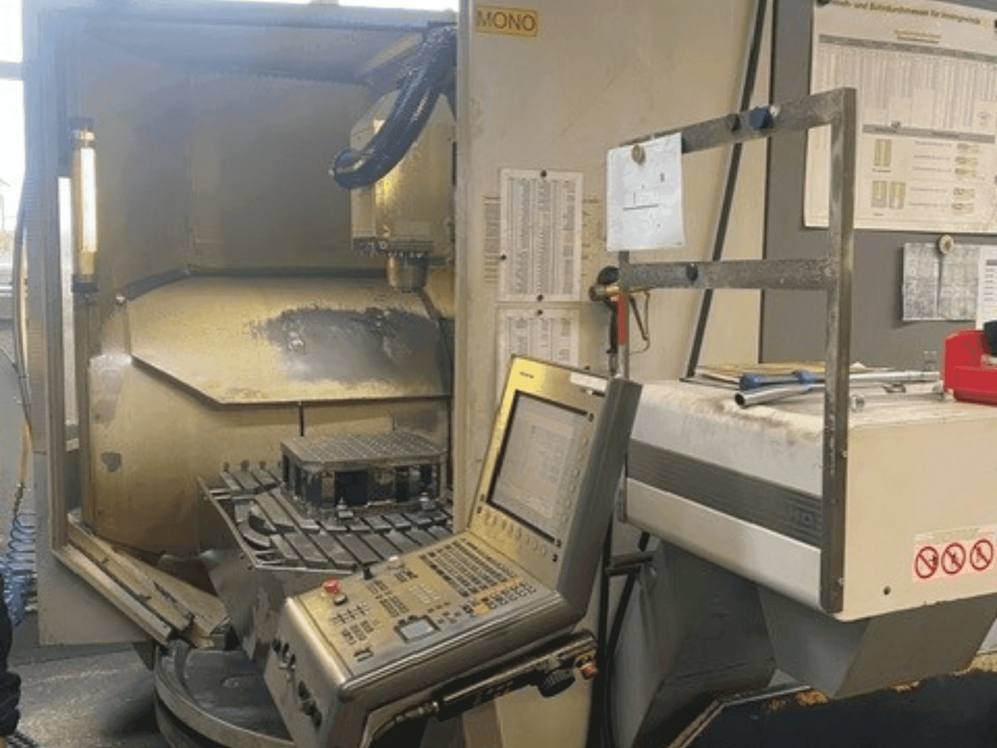 Mašīnas DECKEL MAHO DMU 80 monoBLOCK simultan  pretskats