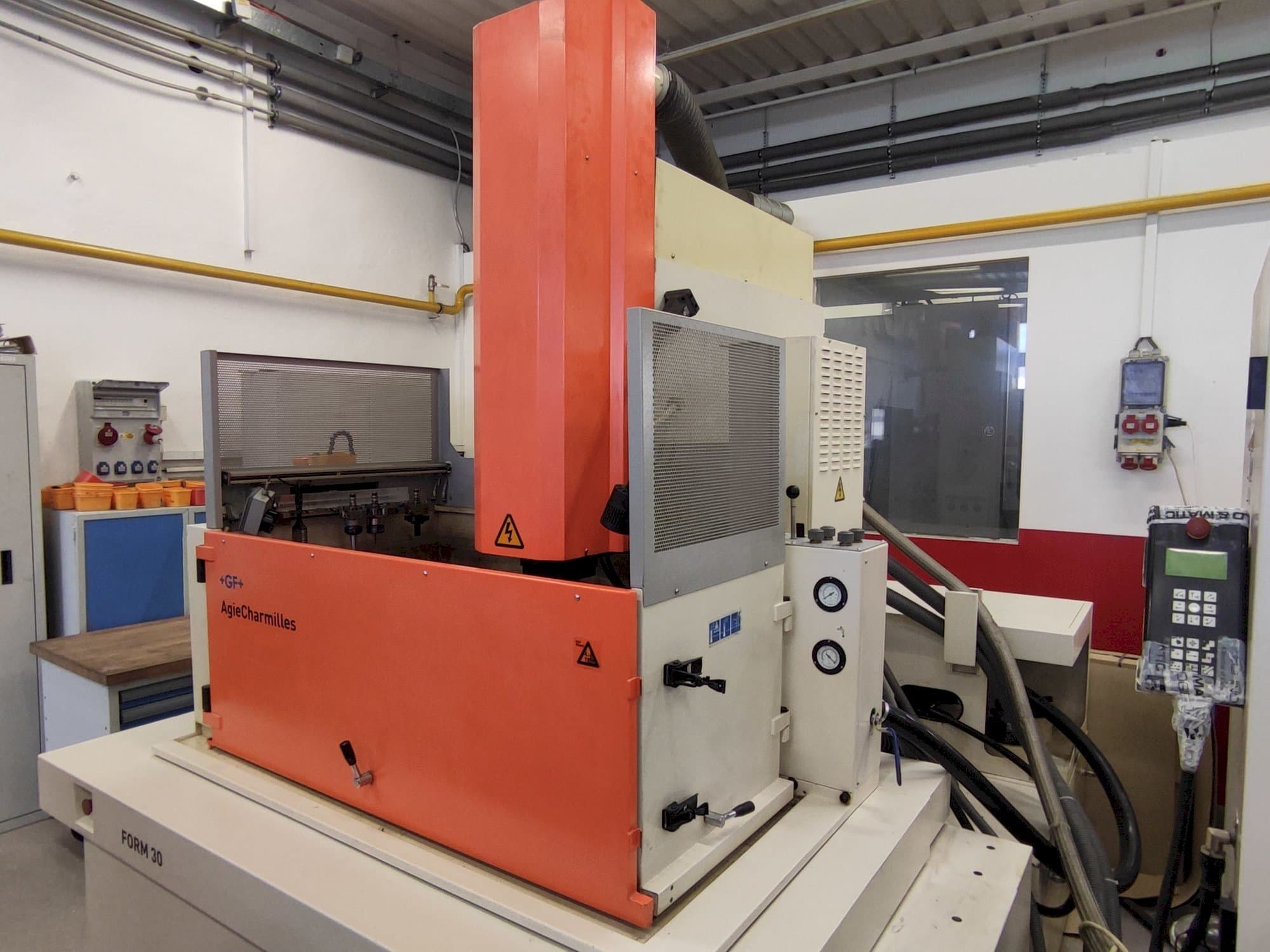 Mašīnas AgieCharmilles FORM 30  pretskats