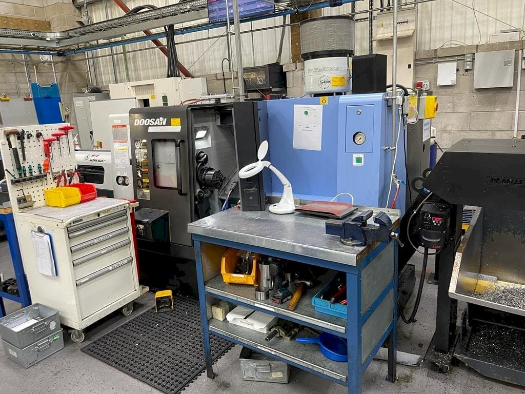 Mašīnas Doosan Lynx 220 LMA  pretskats