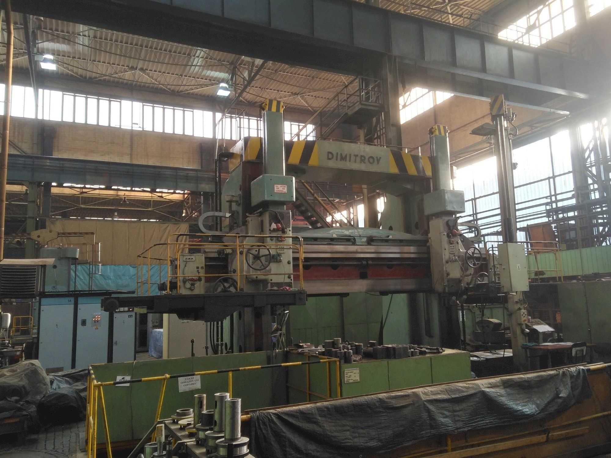 Mašīnas Dimitrov 4000 skats  no kreisās puses