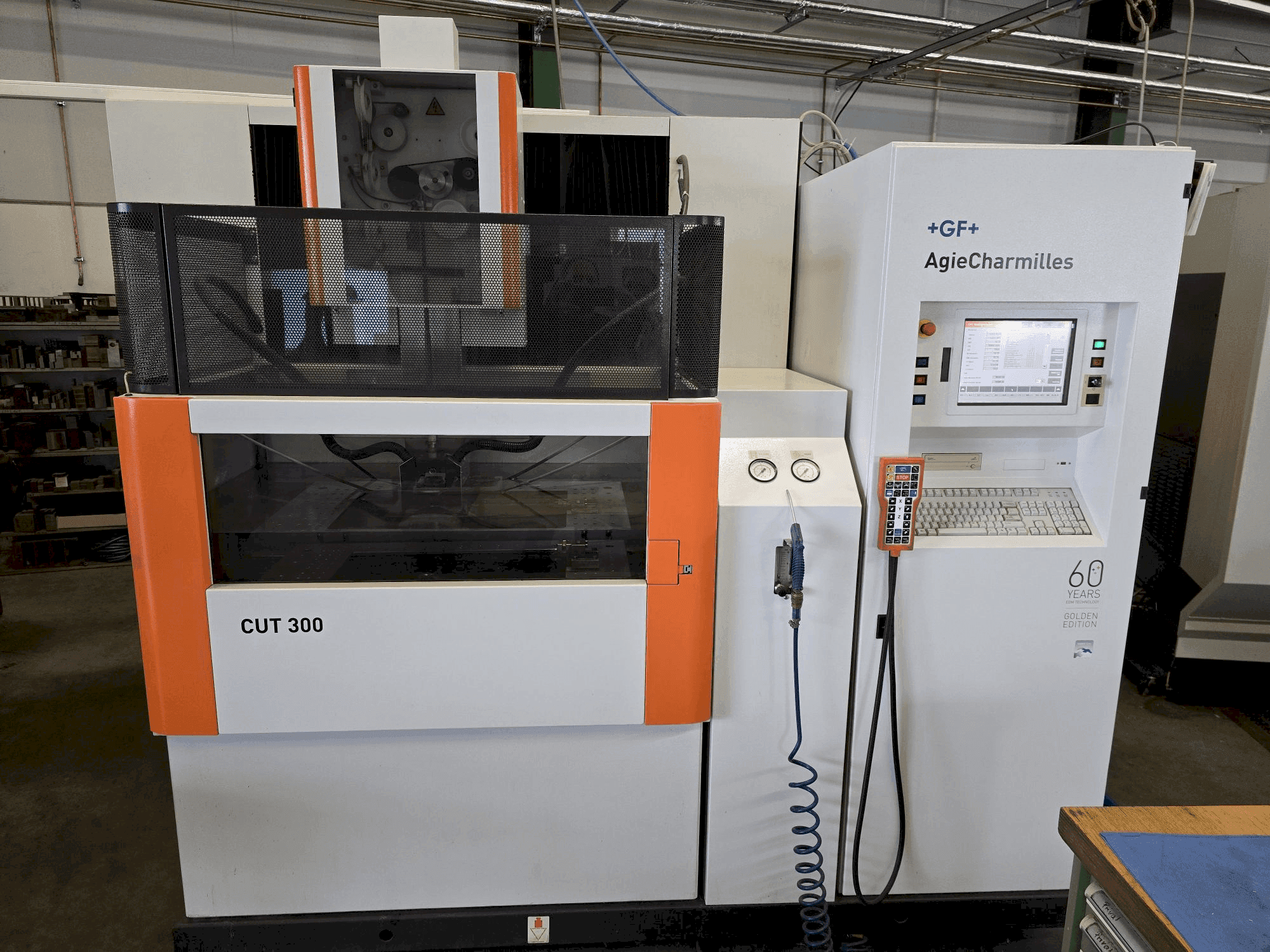 Mašīnas AgieCharmilles CUT 300  pretskats