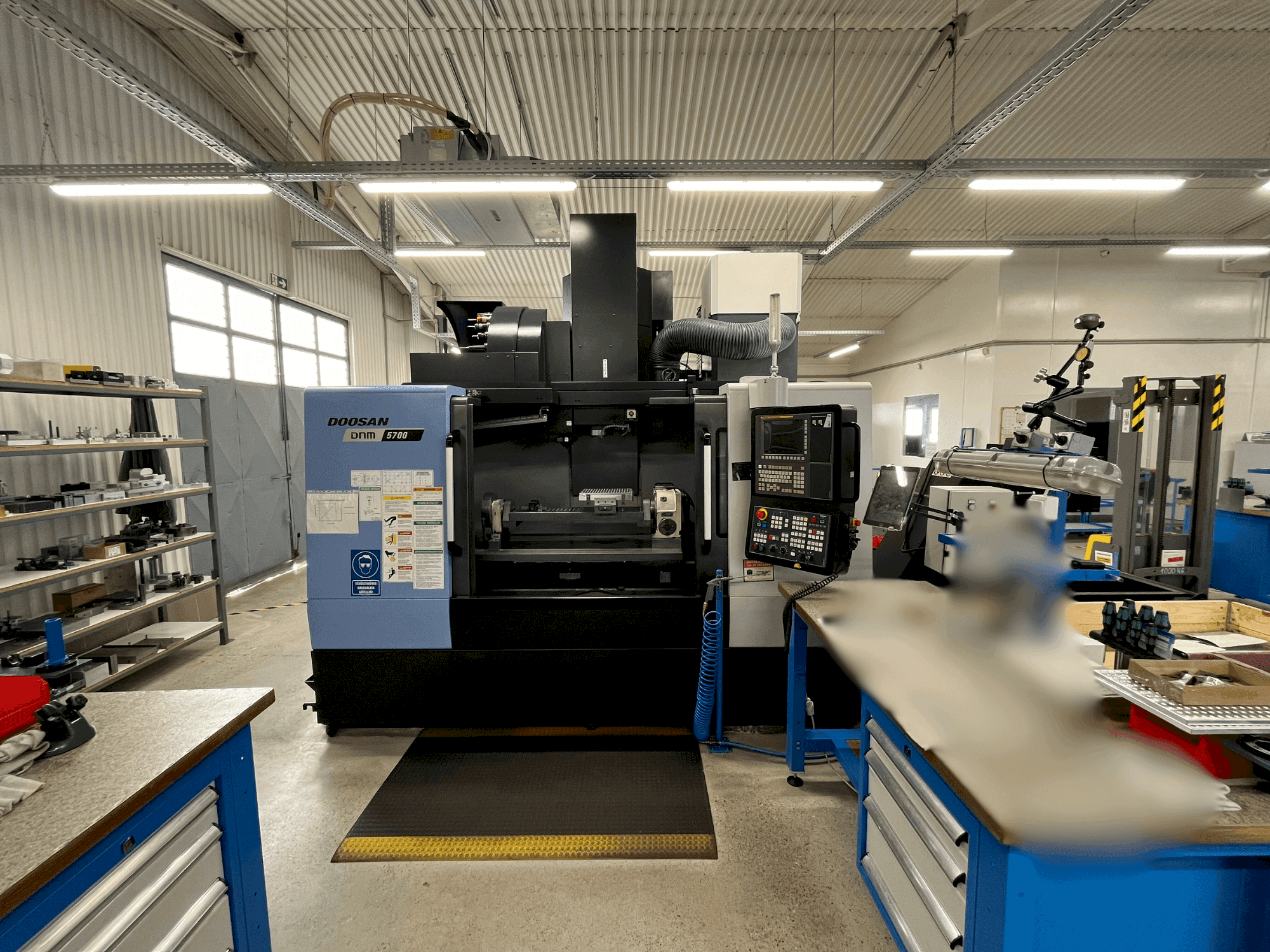 Mašīnas DOOSAN DNM 5700  pretskats