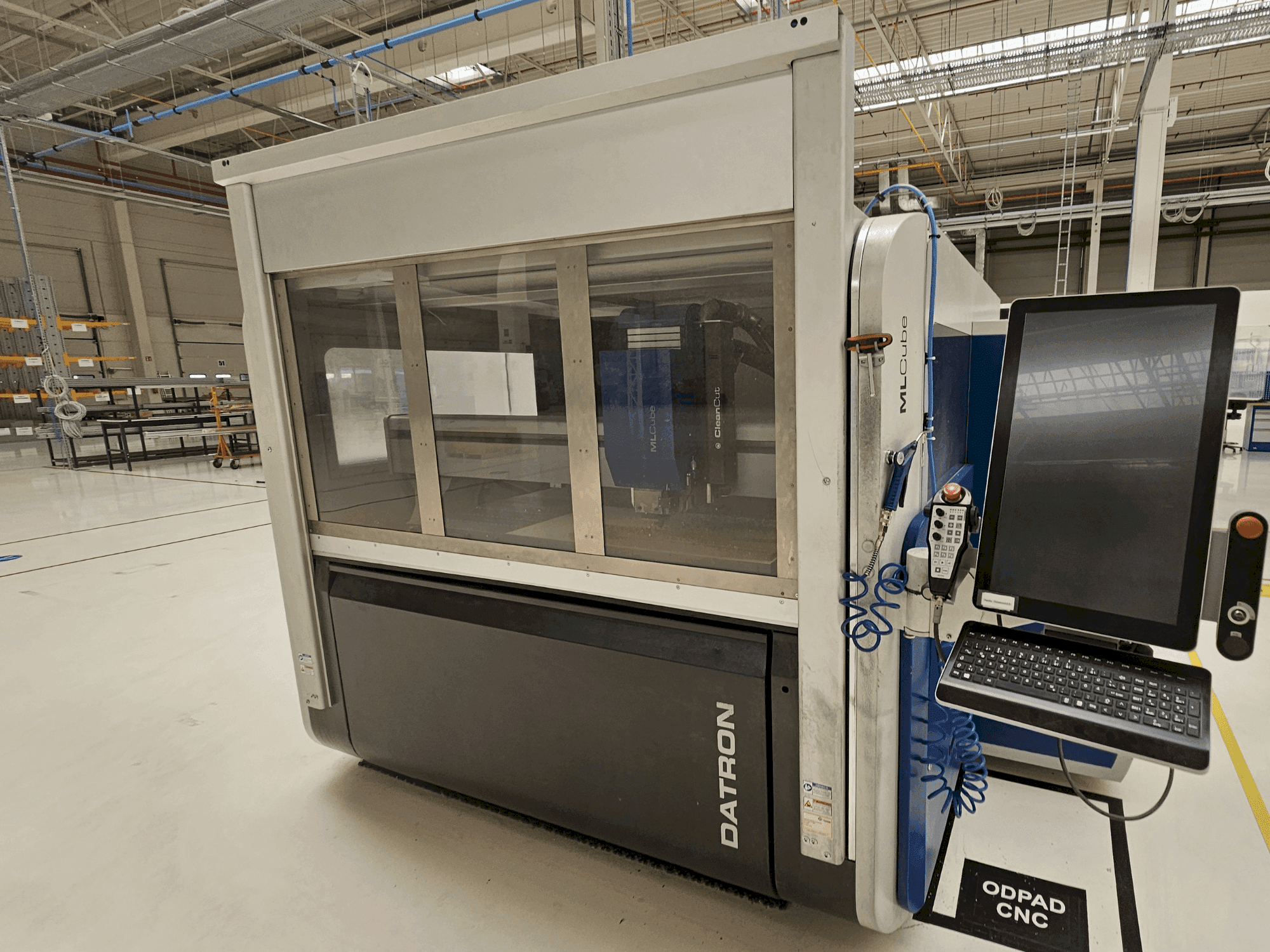 Mašīnas Datron MLCube B LS  pretskats