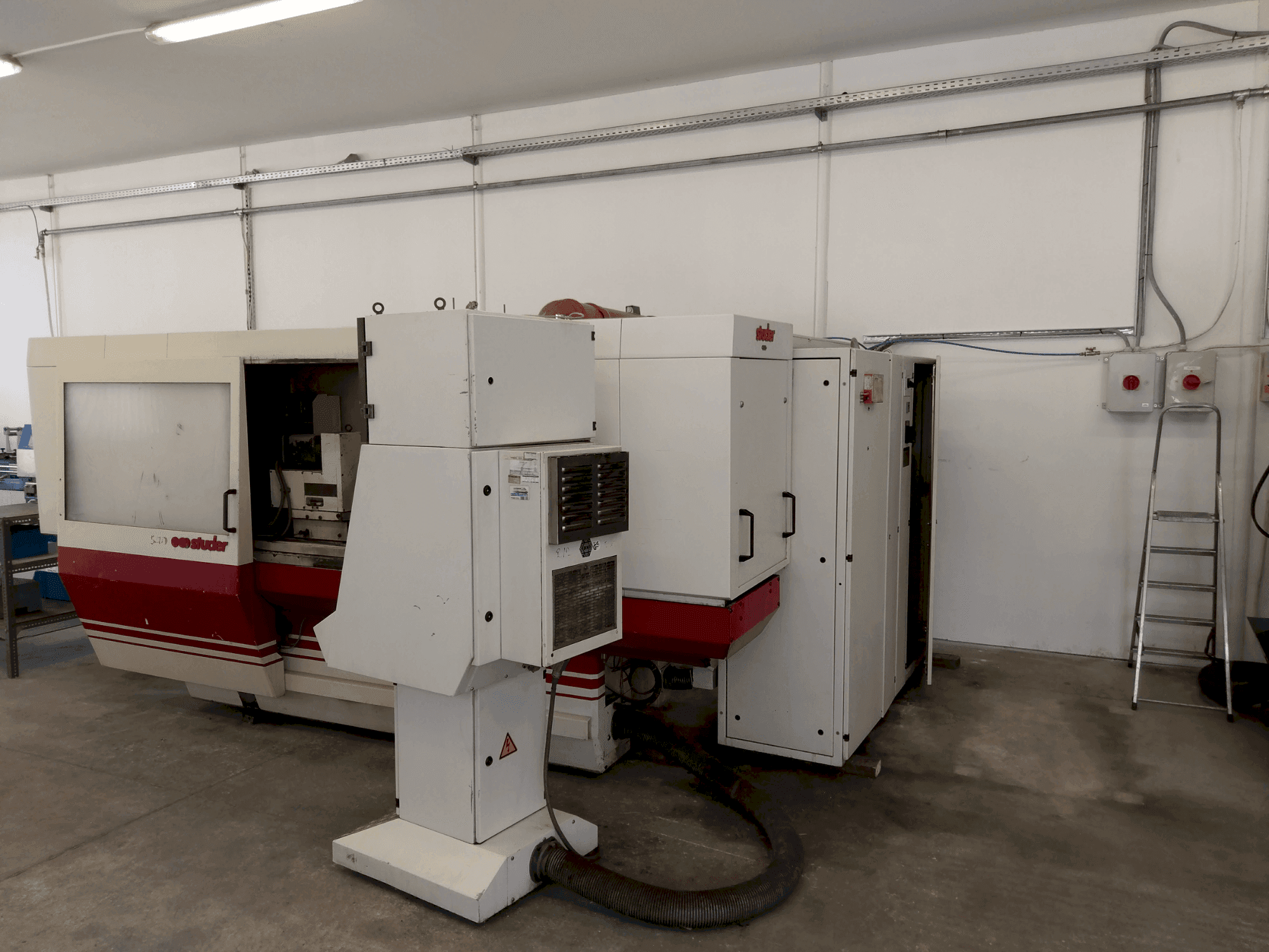 Mašīnas STUDER  S40  pretskats