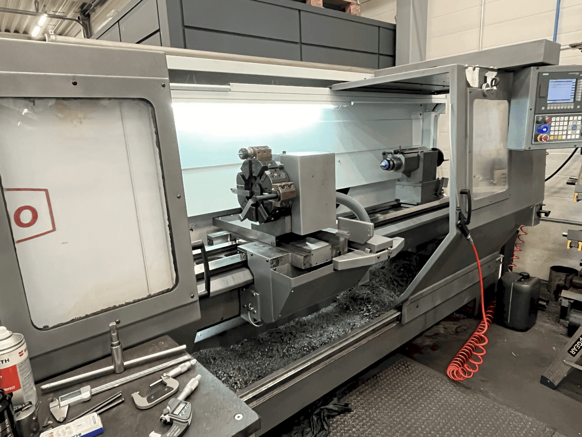 Mašīnas Pinacho SE 325/2000  pretskats