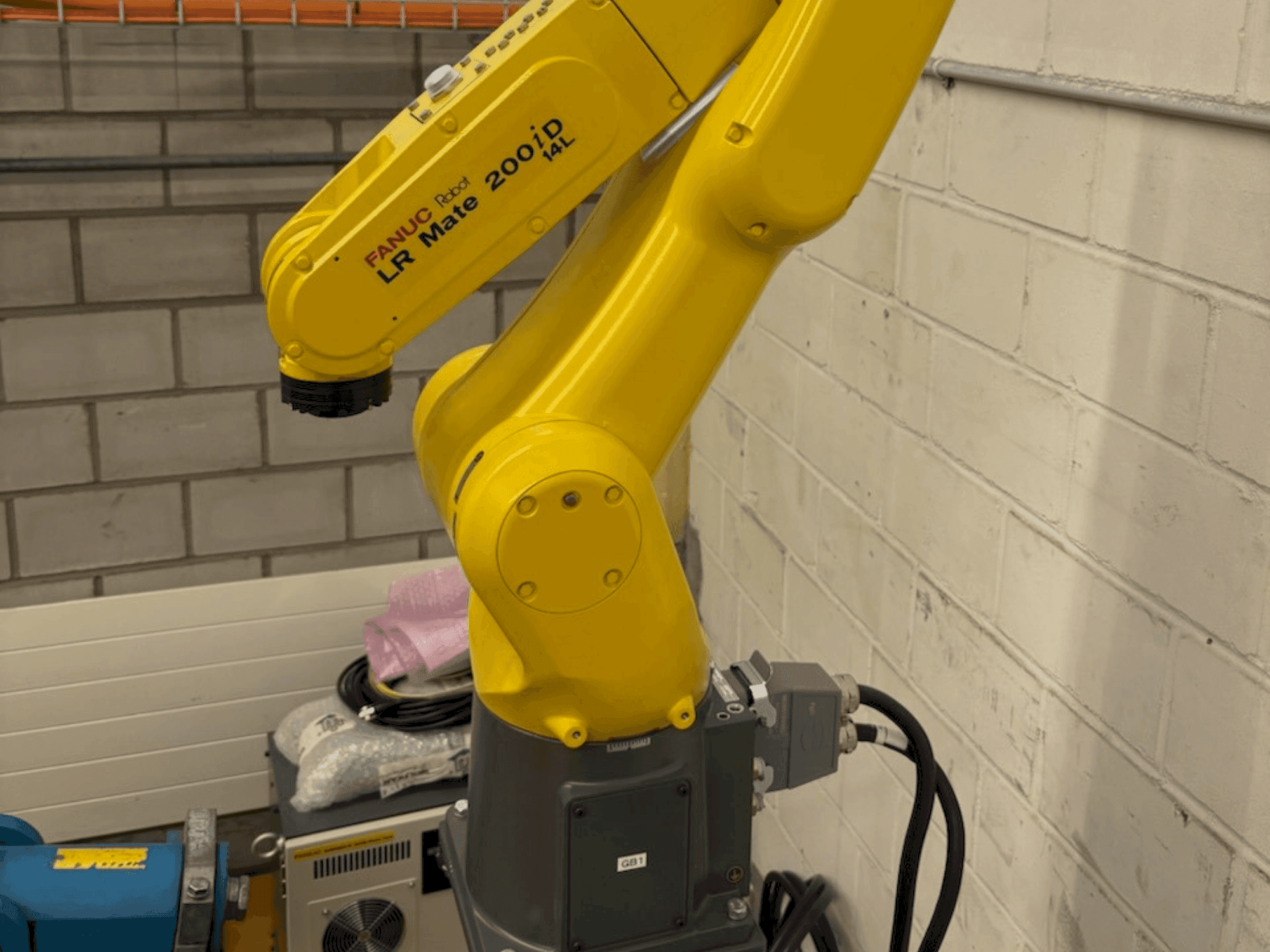 Mašīnas FANUC LR Mate 200 iD 14L  pretskats