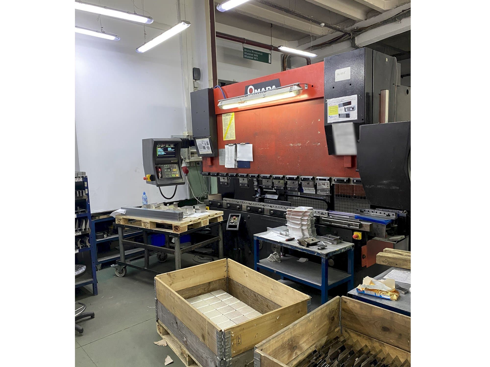 Mašīnas AMADA HFBO 8025  pretskats