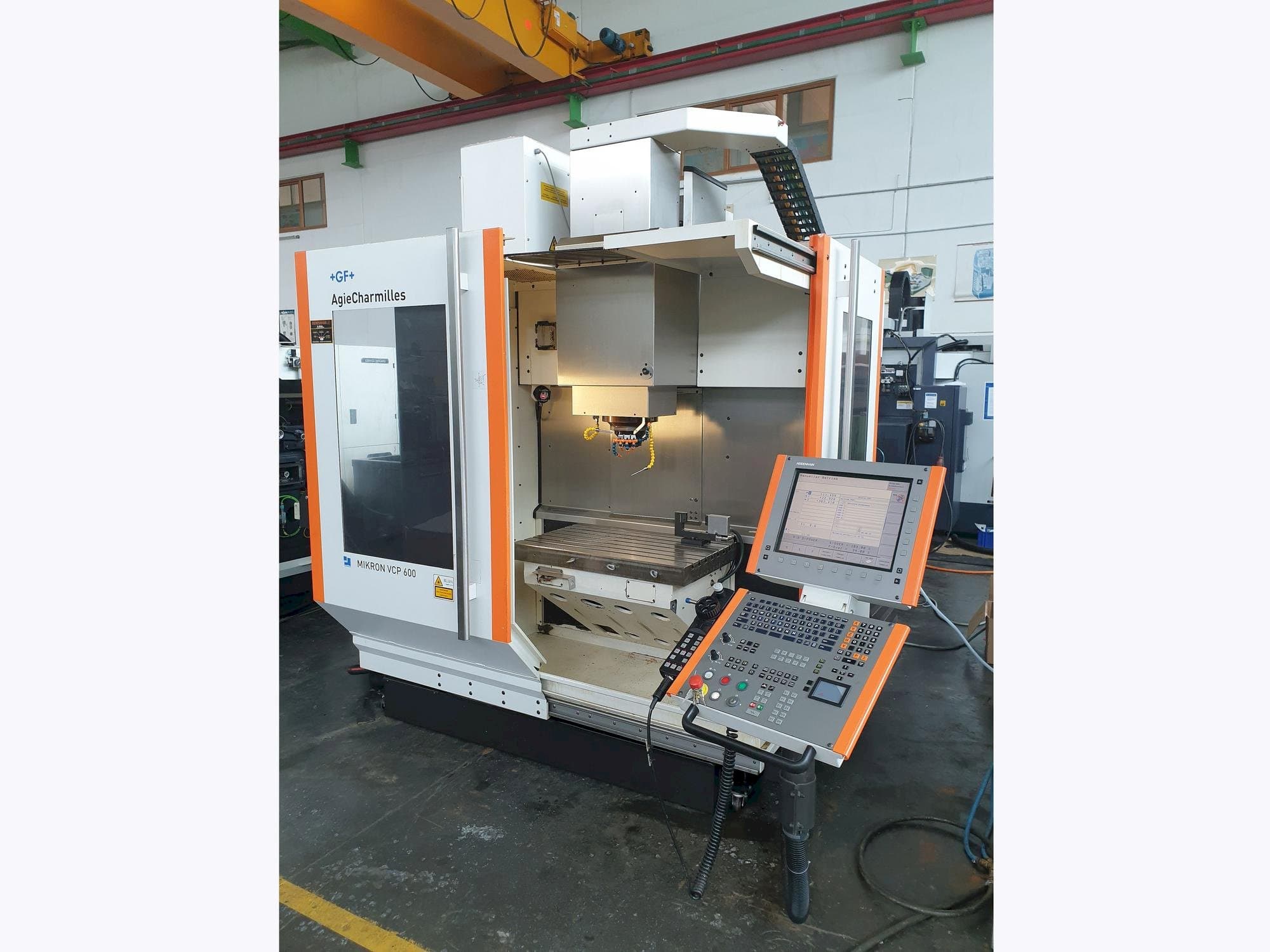 Mašīnas MIKRON VCP 600  pretskats