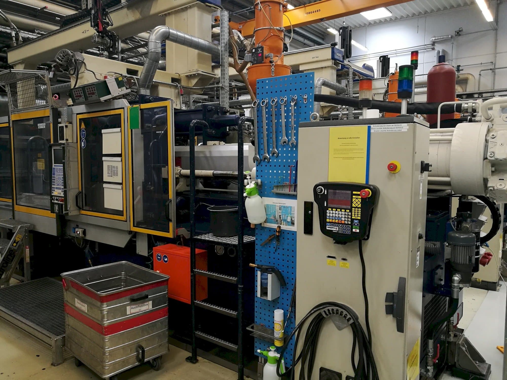 Mašīnas Krauss Maffei 350-2700 C2  pretskats