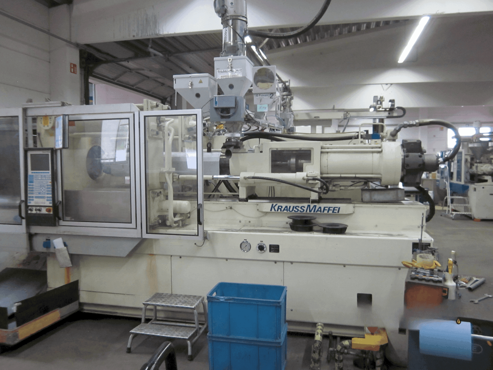 Mašīnas Krauss Maffei 350-1900 C1  pretskats