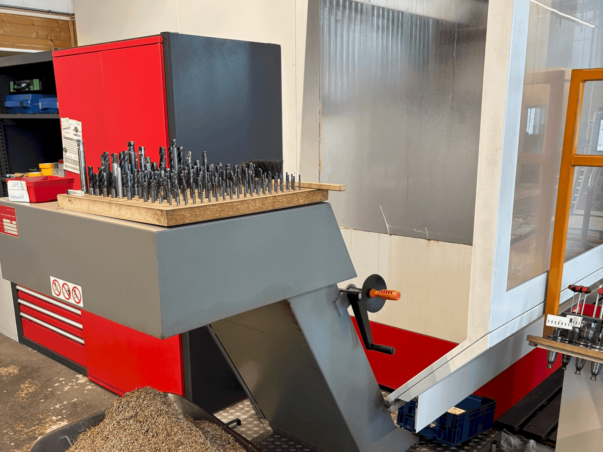 Mašīnas HERMLE U1130 pretskats