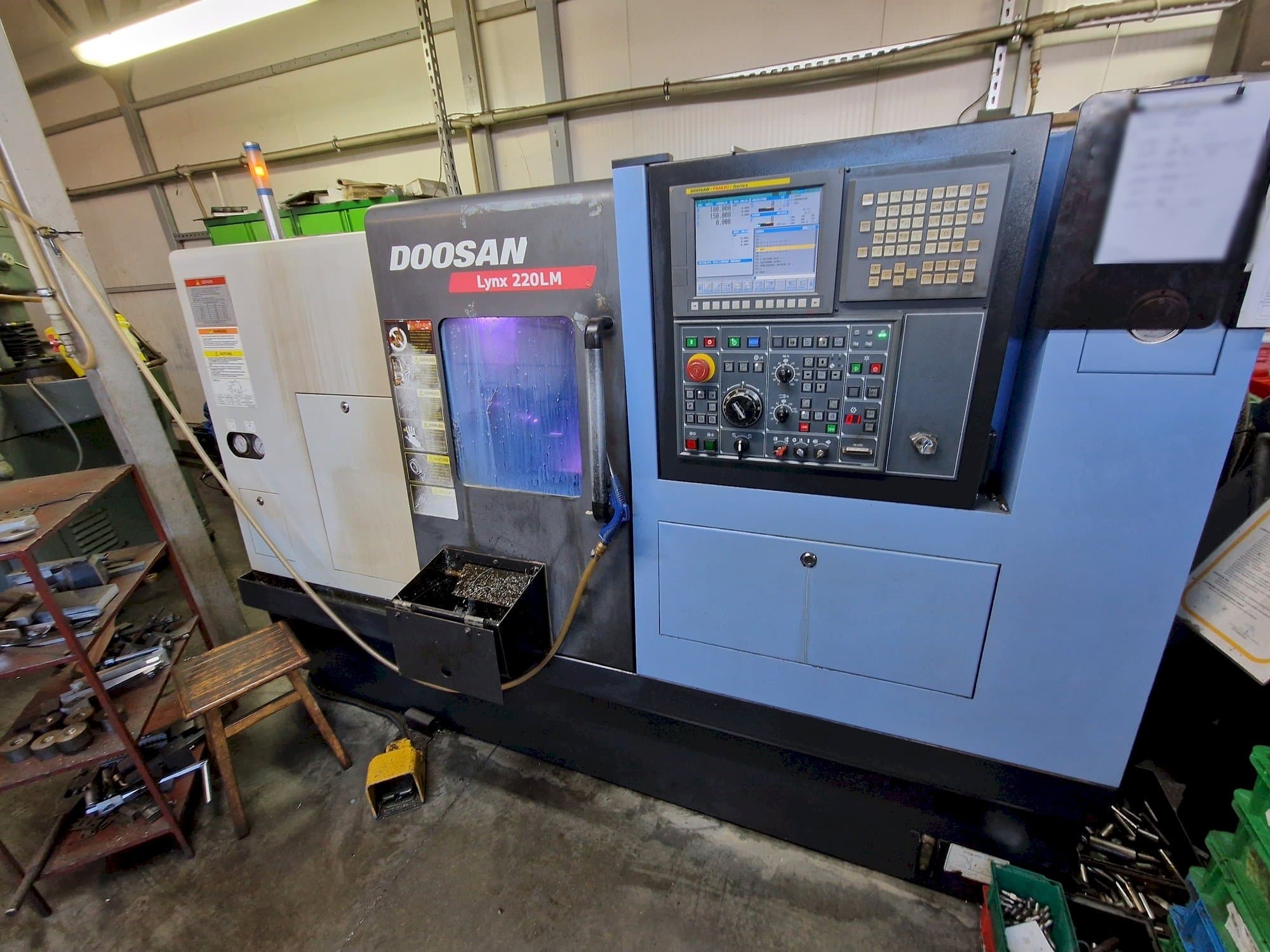 Mašīnas Doosan LYNX 220 LMC pretskats