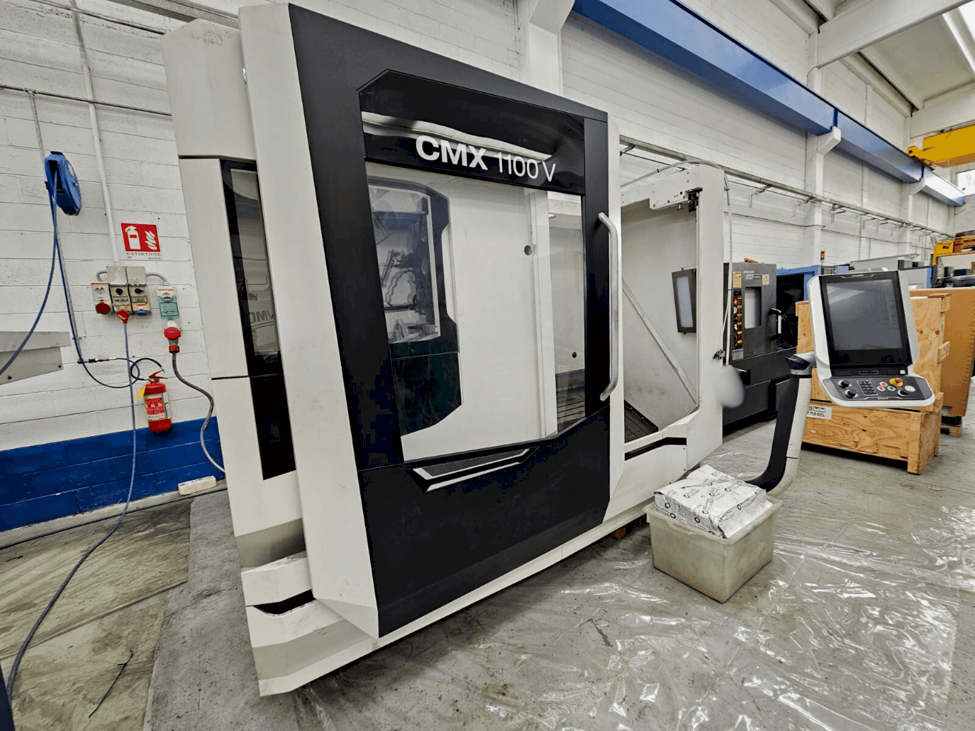 Mašīnas DMG MORI CMX 1100V  pretskats