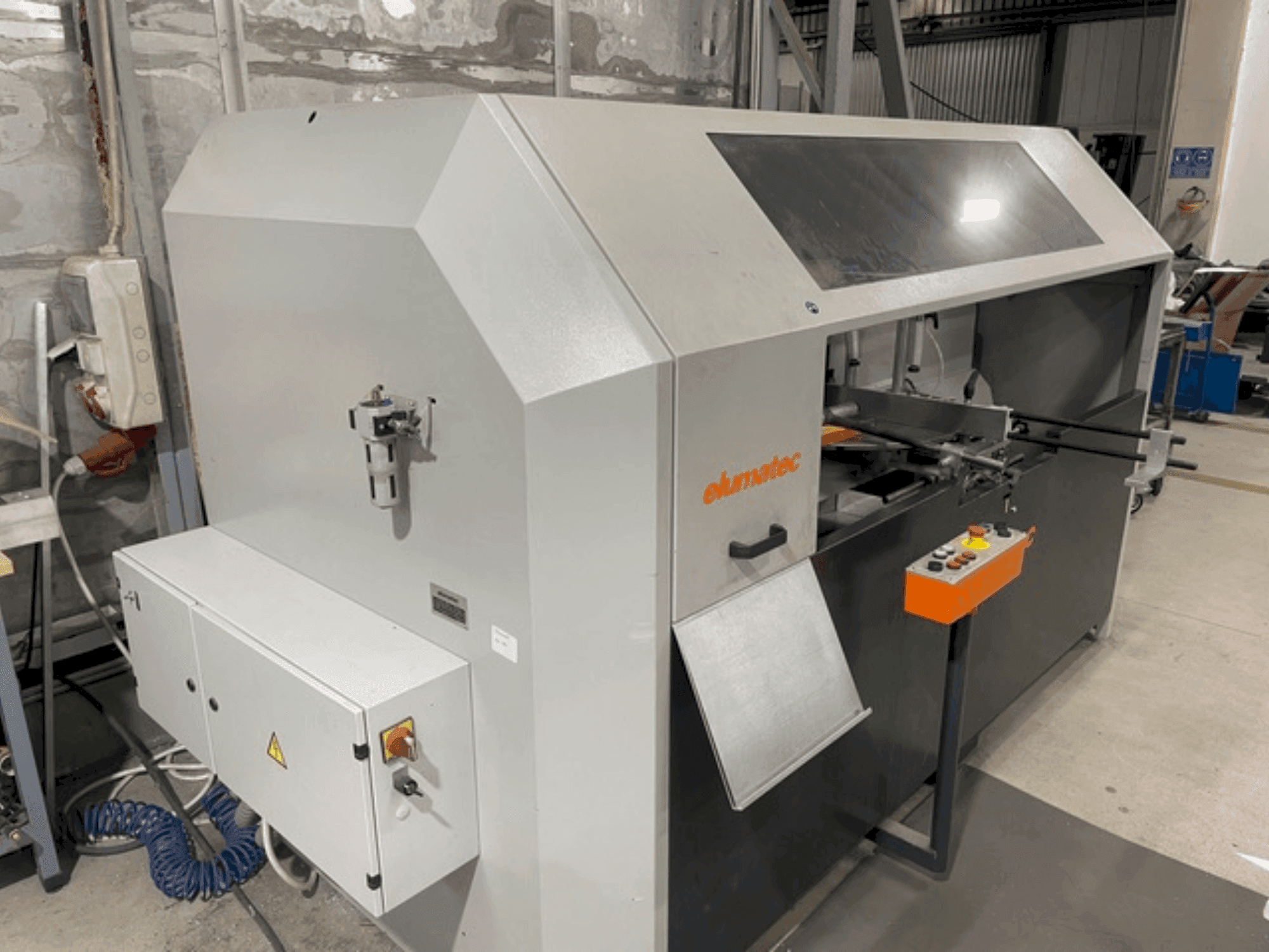 Mašīnas Elumatec AKS134/64  pretskats