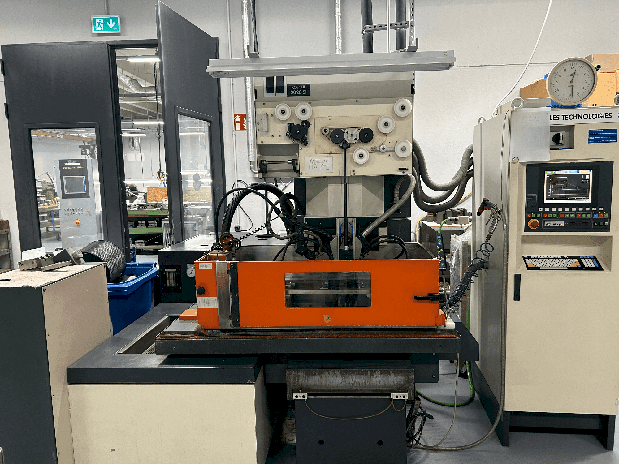 Mašīnas CHARMILLES ROBOFIL 2020 SI  pretskats