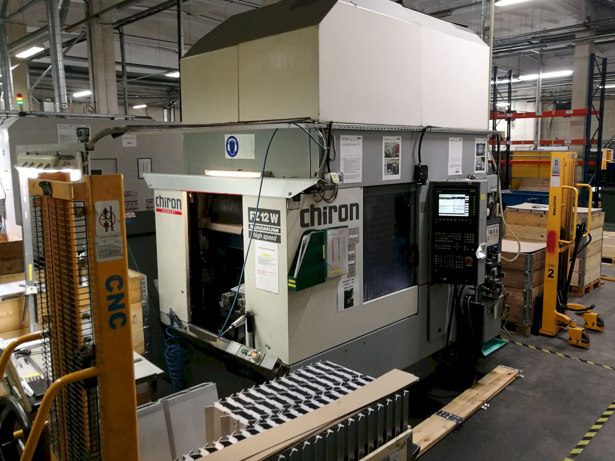 Mašīnas Chiron FZ 12 W skats  no kreisās puses