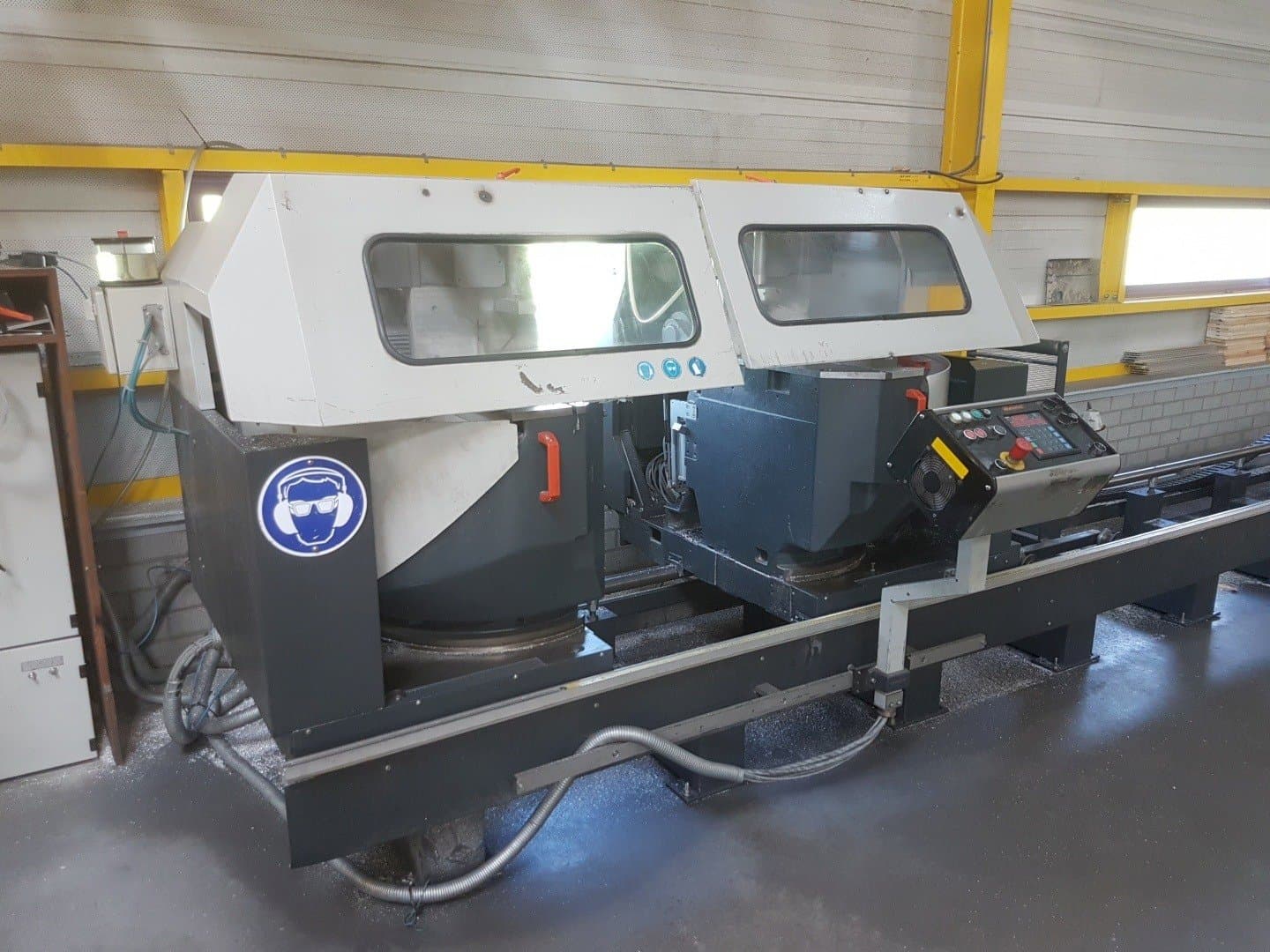 Mašīnas Elumatec DG 244  pretskats