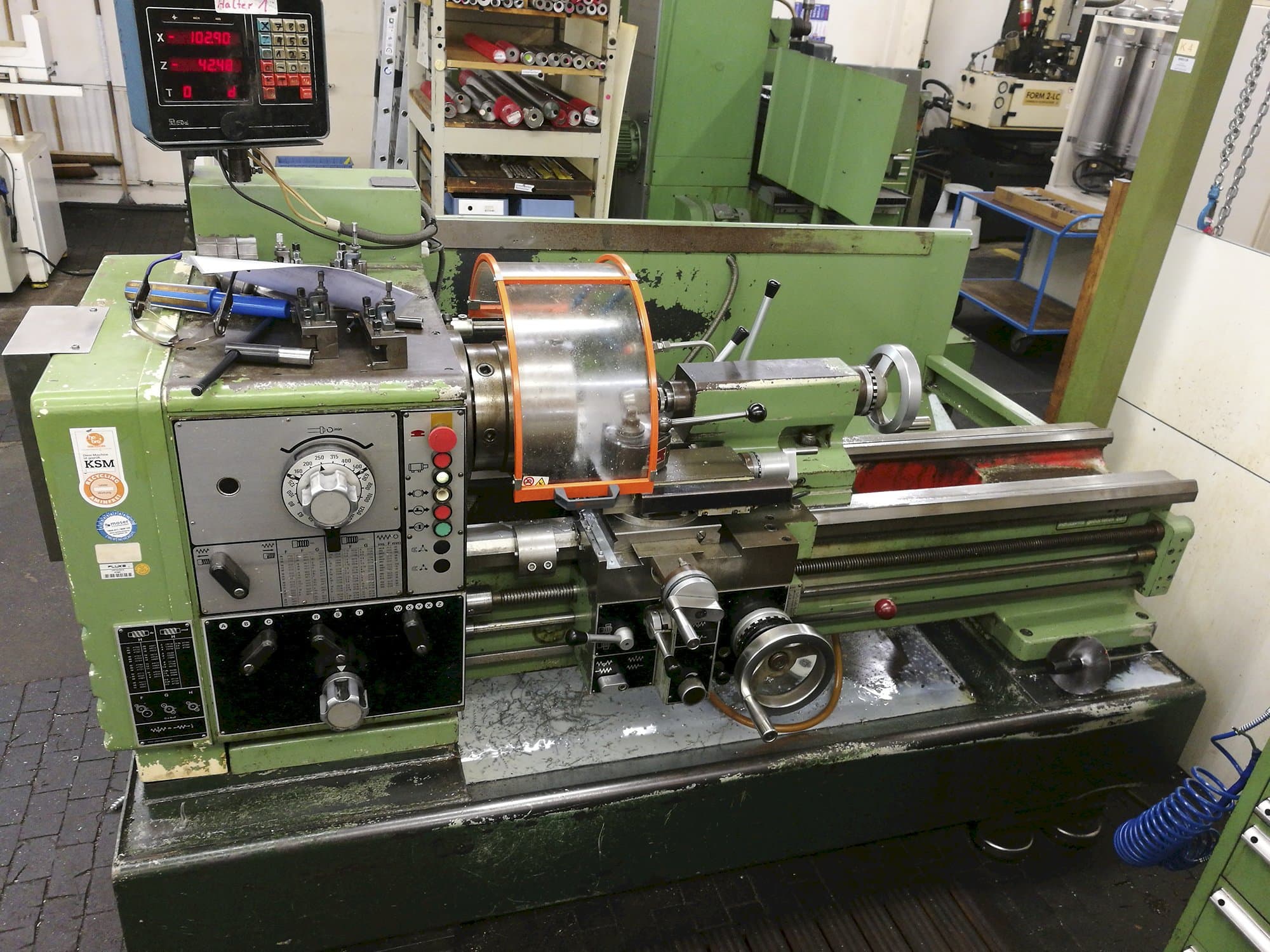 Mašīnas Harrison M400 pretskats