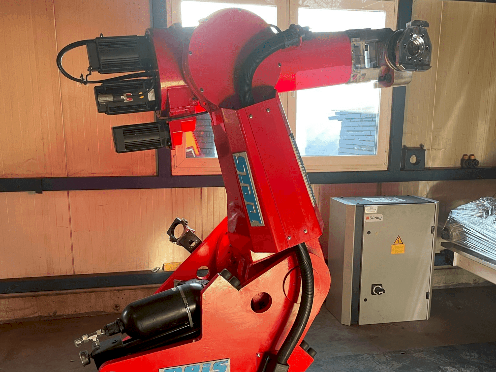 Mašīnas Reis SRV 130  pretskats