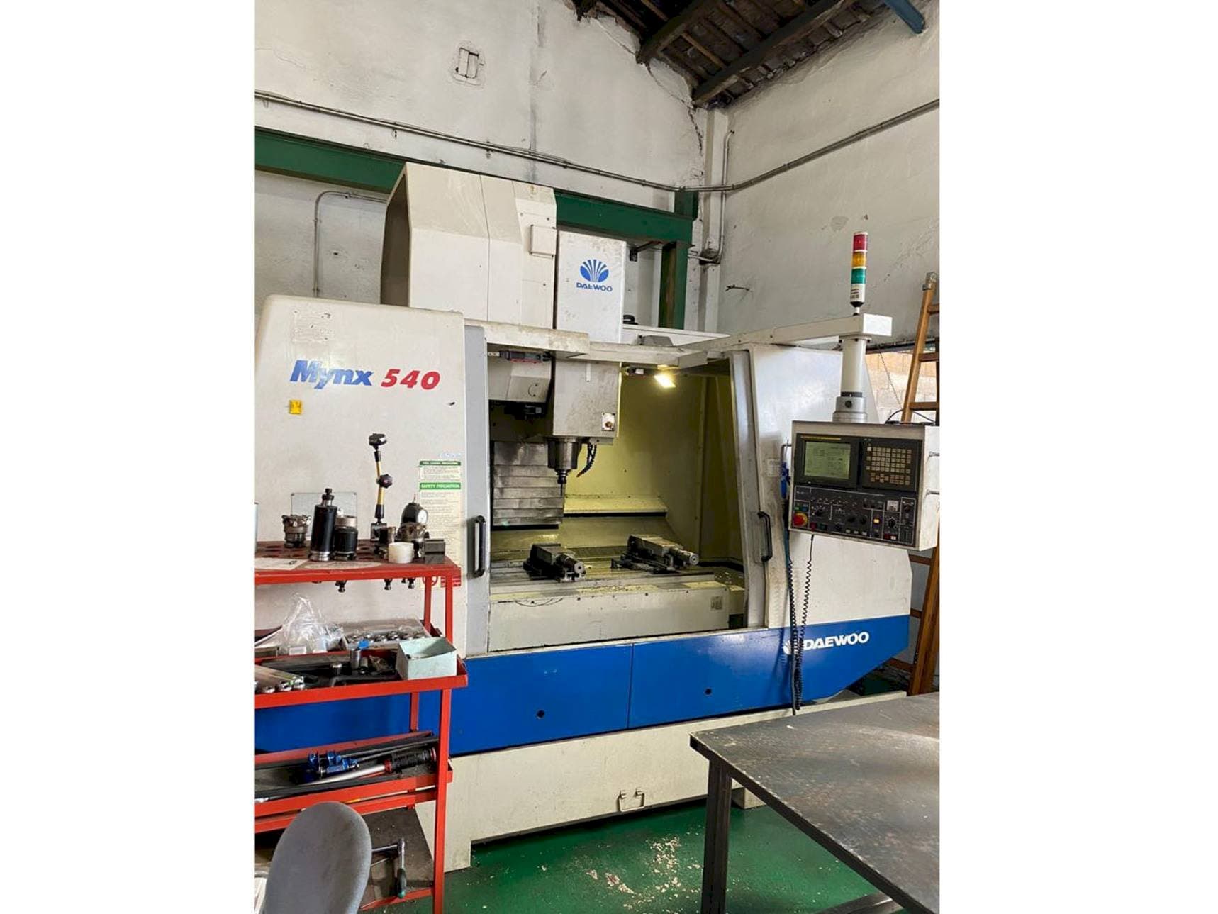 Mašīnas DAEWOO Mynx 540  pretskats