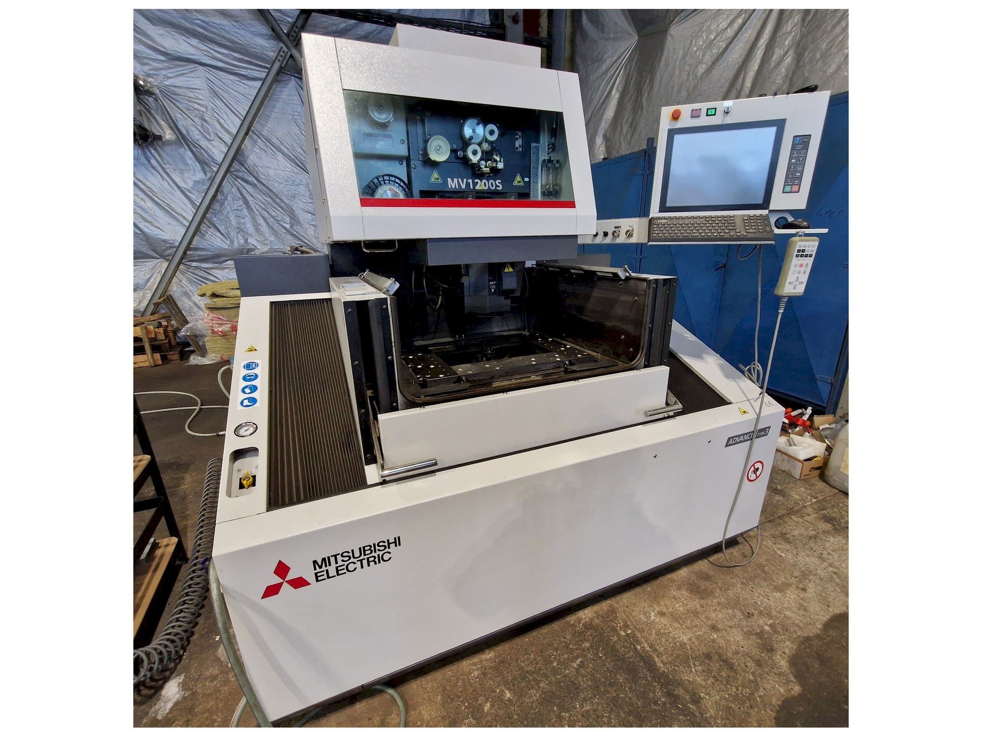 Mašīnas Mitsubishi MV1200S  pretskats