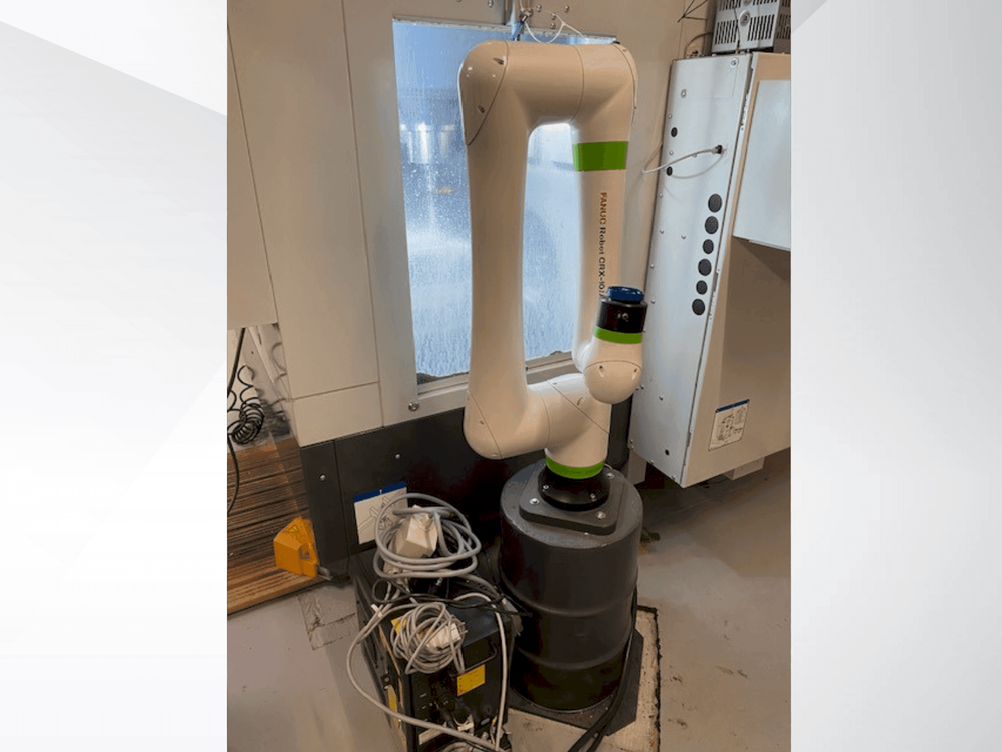 Mašīnas FANUC CRX10iA  pretskats