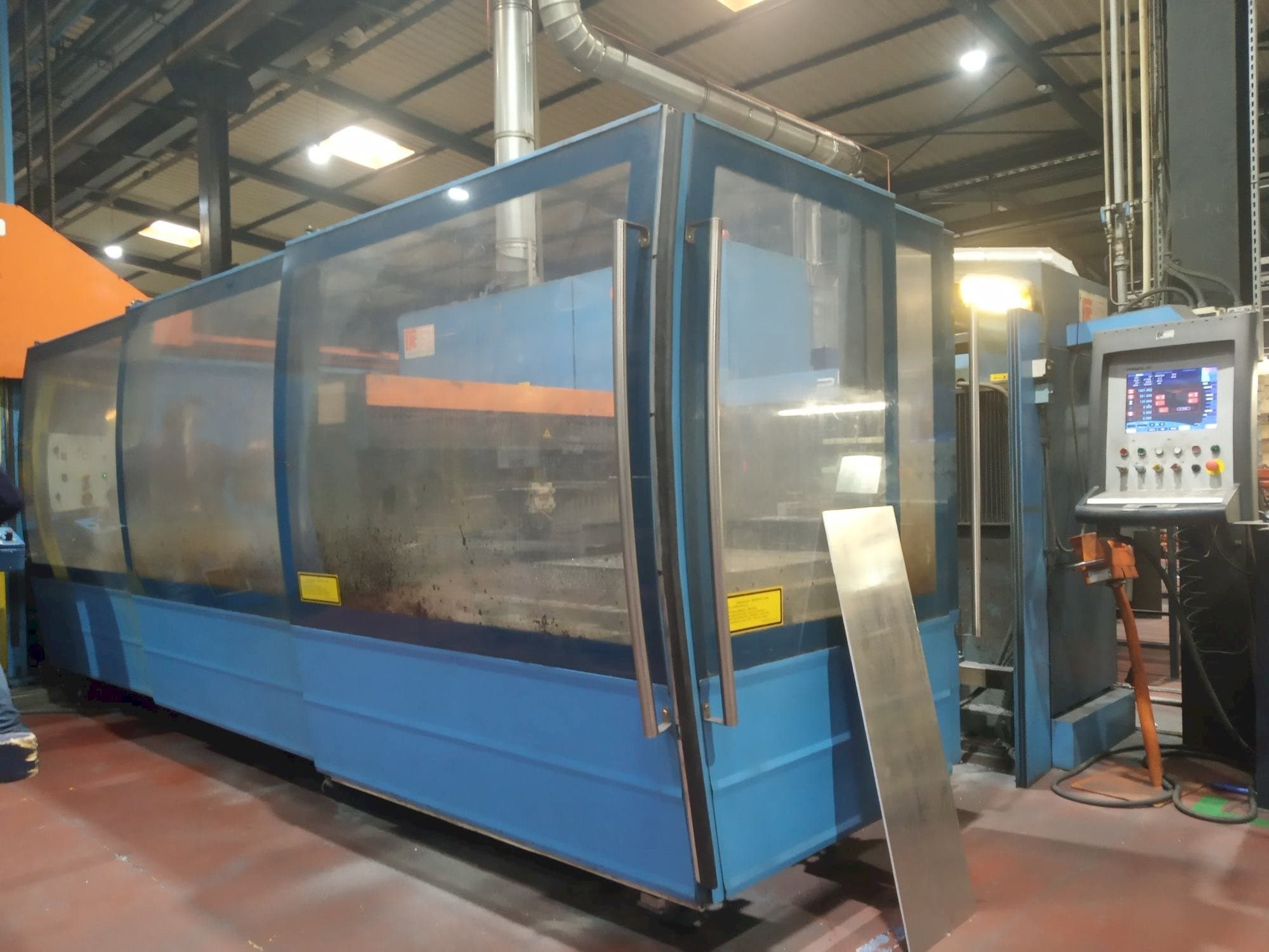 Mašīnas Prima Power Platino 1530 skats  no kreisās puses