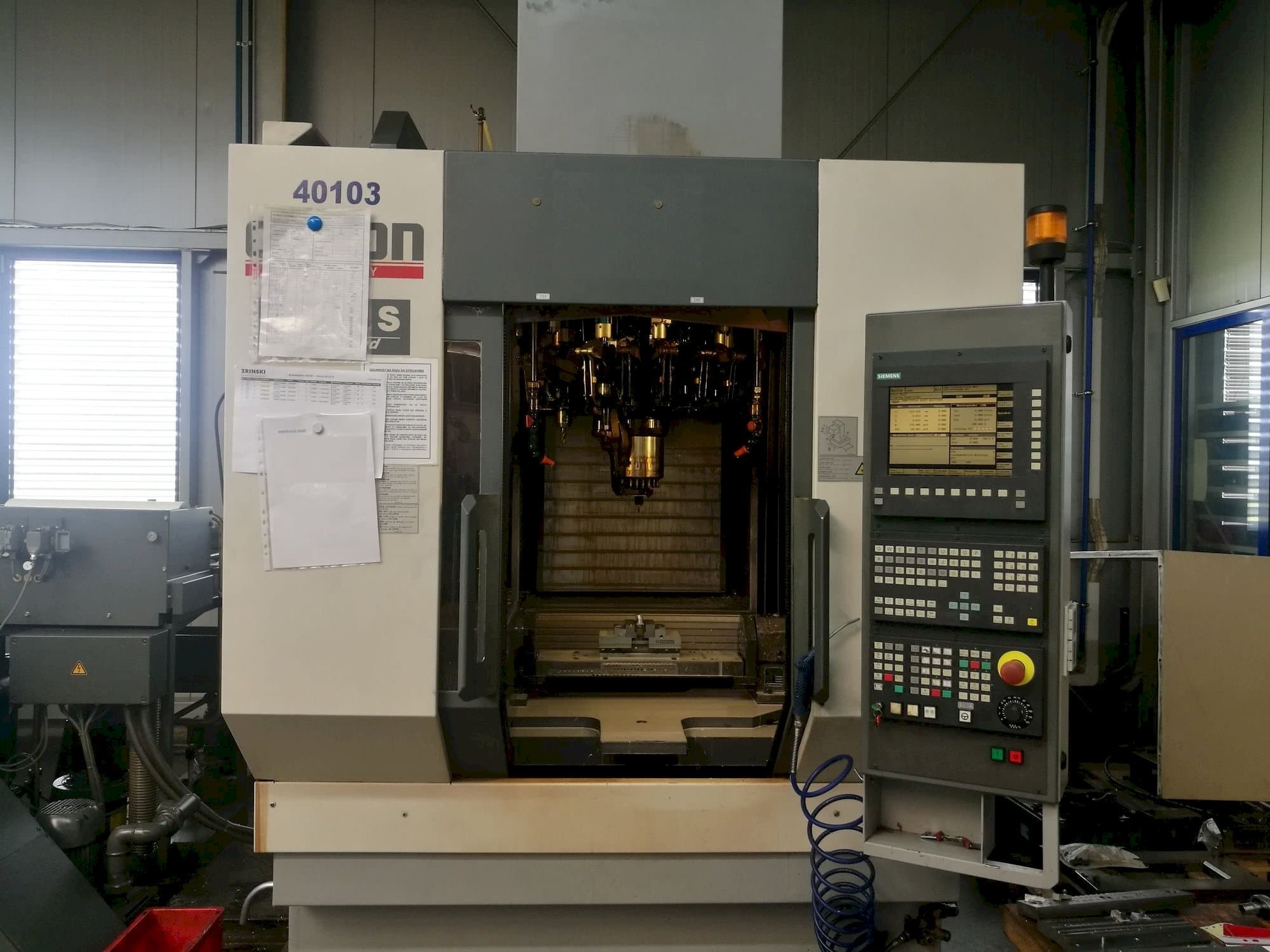 Mašīnas CHIRON FZ12S  pretskats