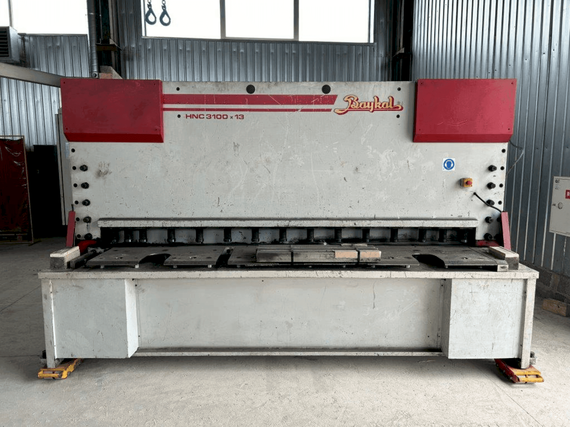 Mašīnas Baykal HNC 3100x13  pretskats