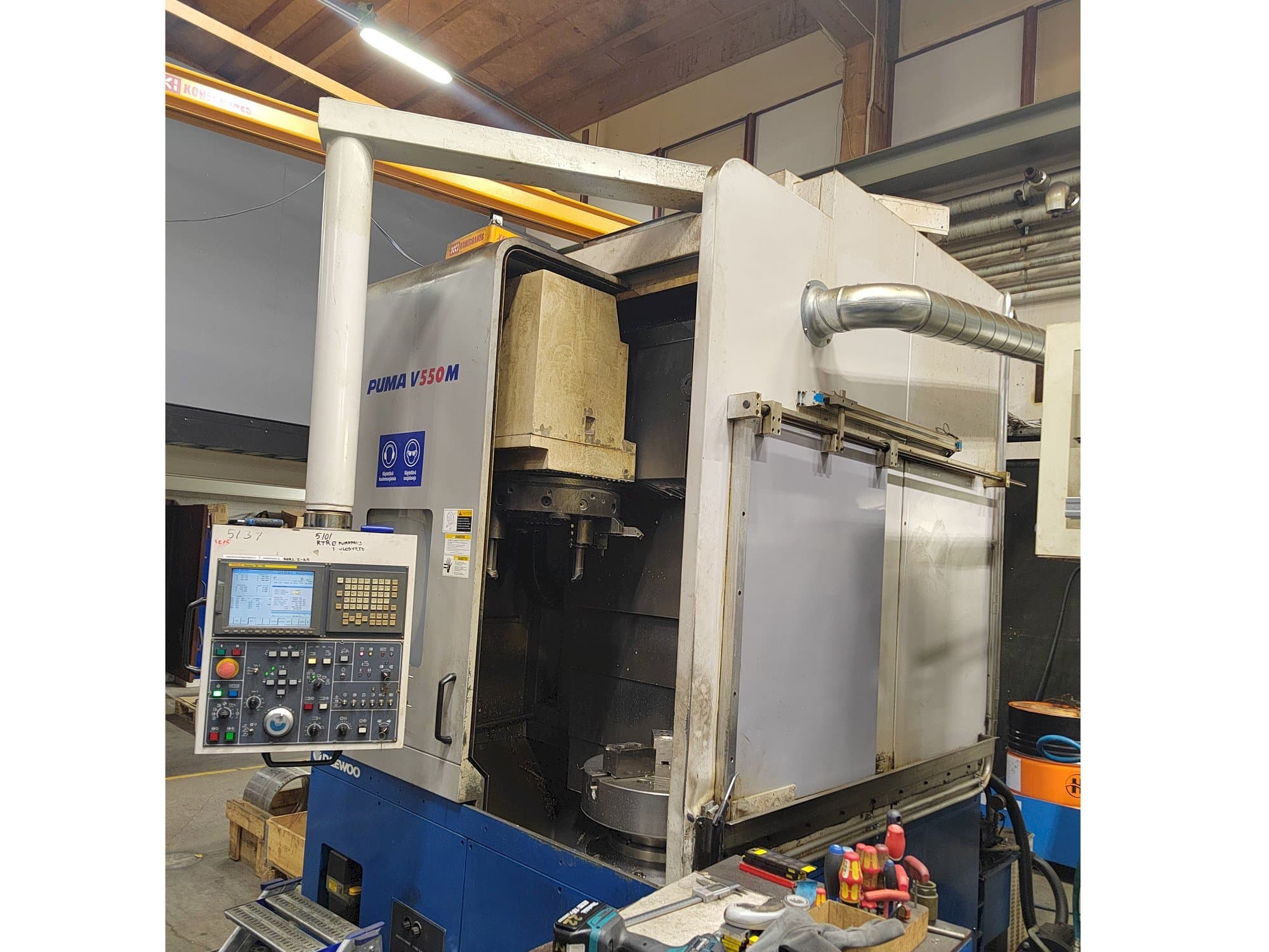 Mašīnas Doosan Puma V550M  pretskats