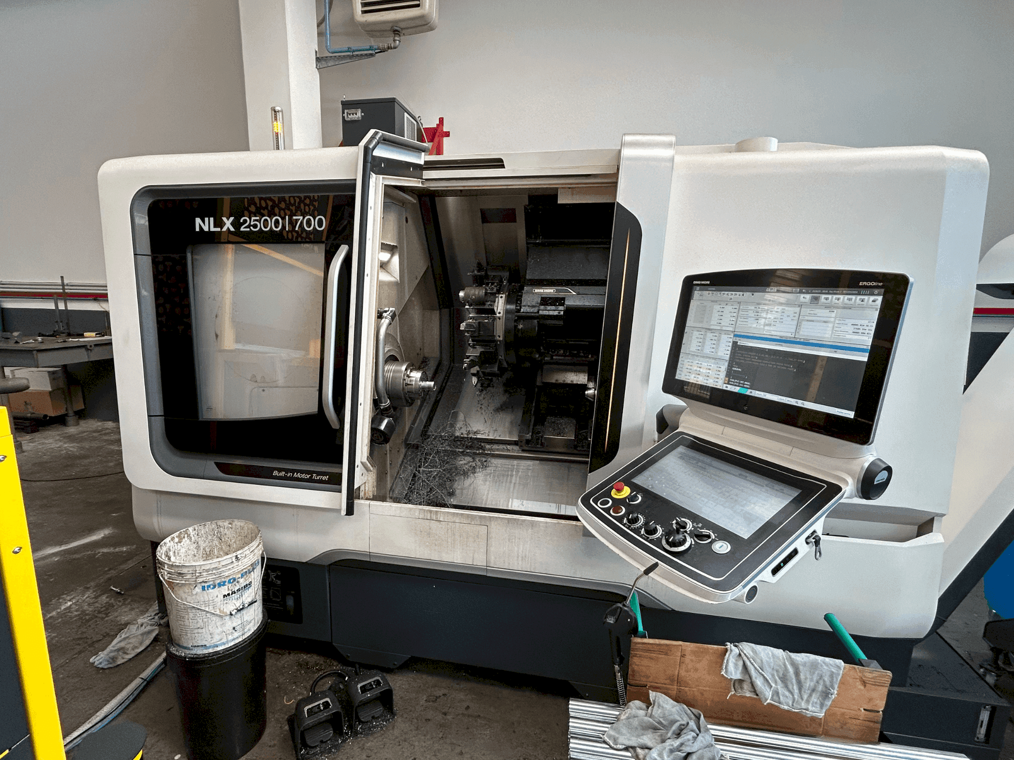Mašīnas DMG MORI NLX 2500 Y / 700  pretskats