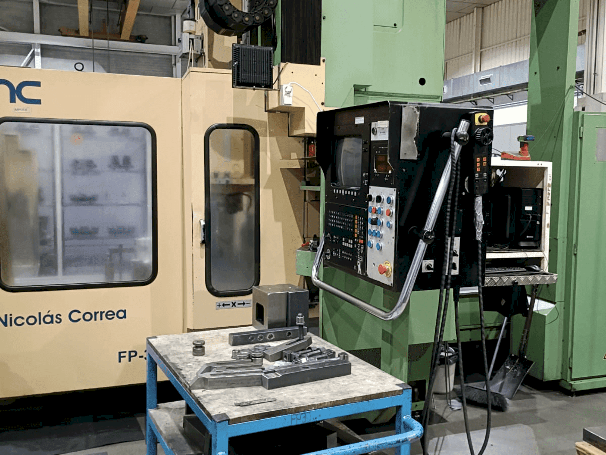 Mašīnas Correa FP30  pretskats