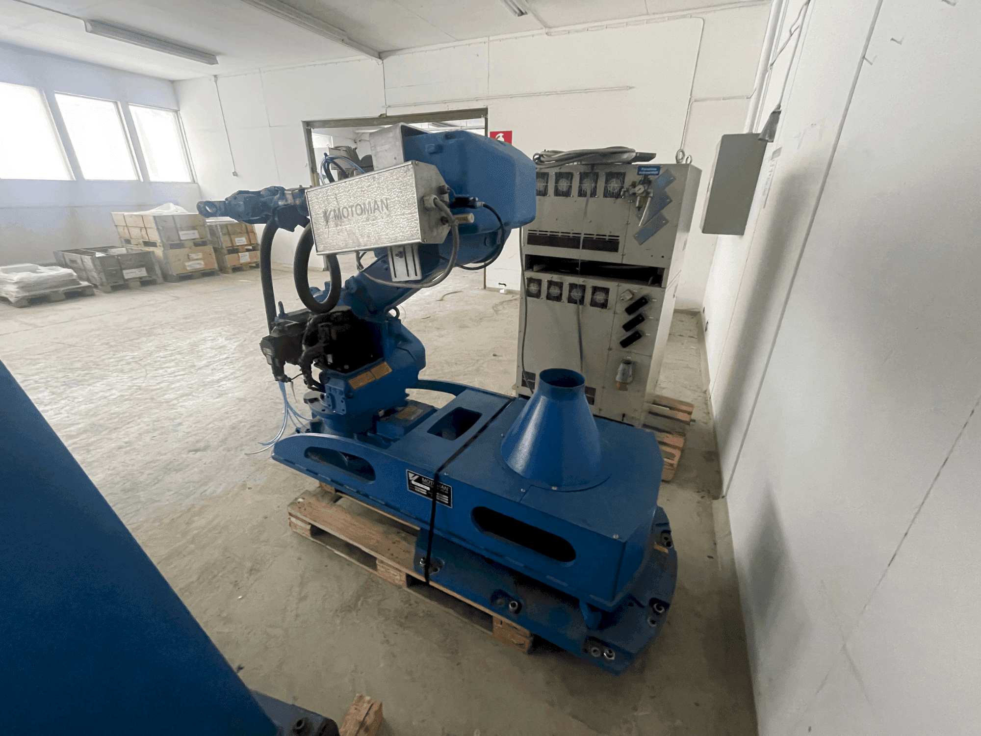 Mašīnas MOTOMAN VST 600 SX  pretskats