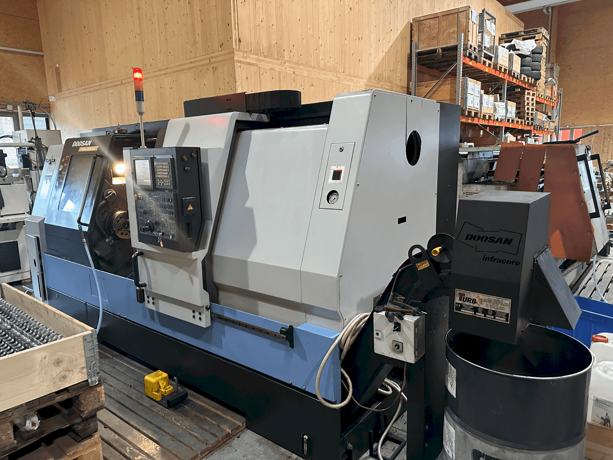 Mašīnas DOOSAN Puma 2500XLY  pretskats