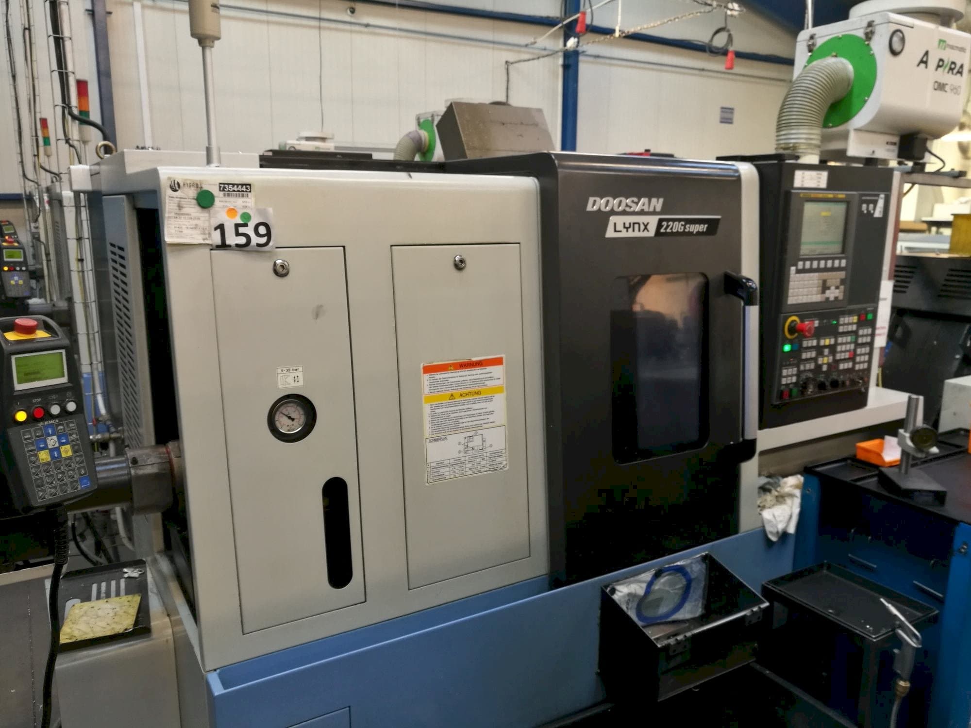 Mašīnas Doosan Lynx 220GA skats  no kreisās puses