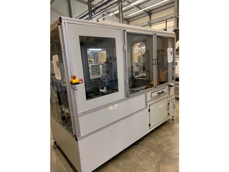 Mašīnas SEHO Robot cell sorting station kreisās malas  skats