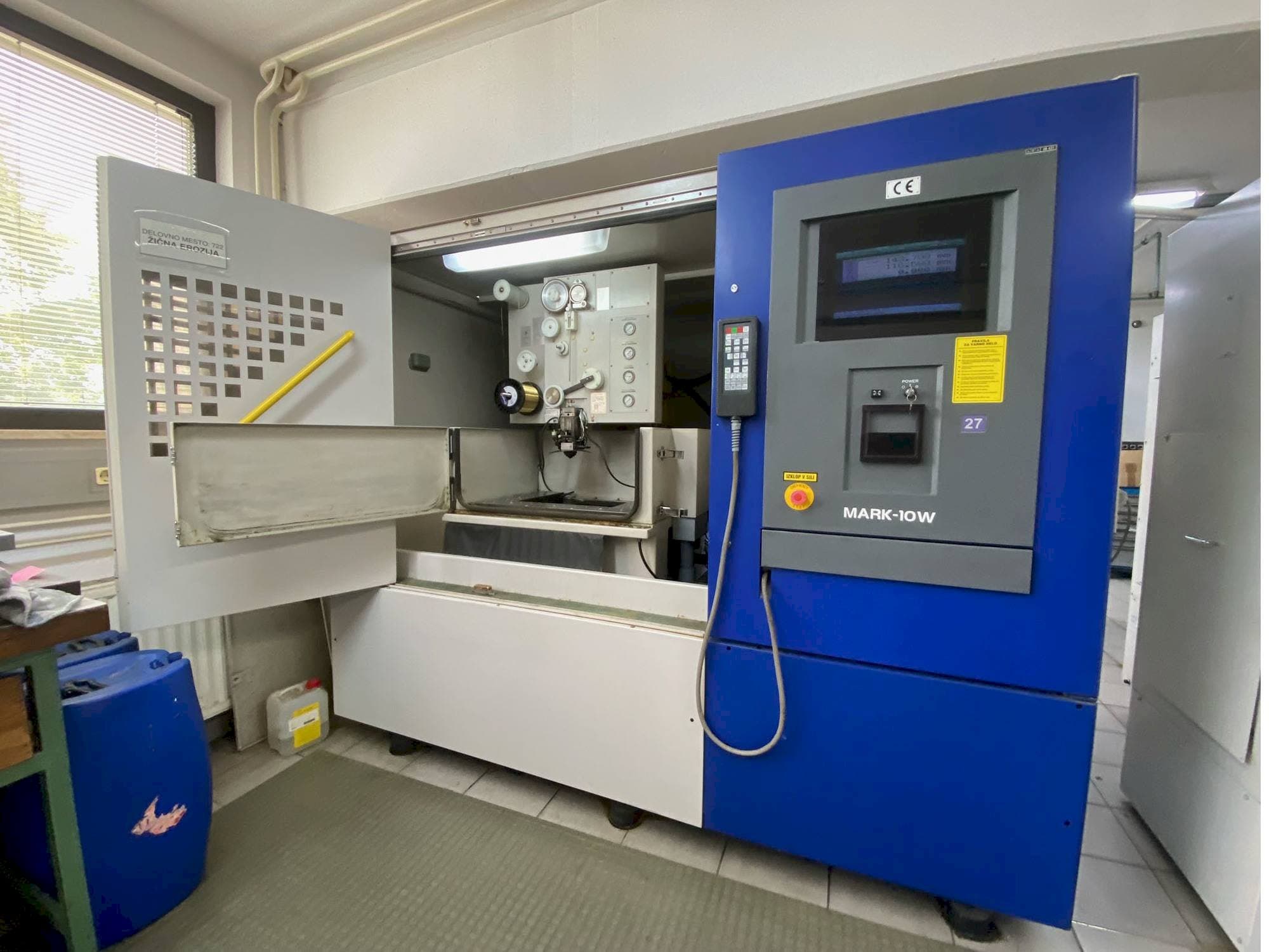 Mašīnas Hitachi 254Y  pretskats