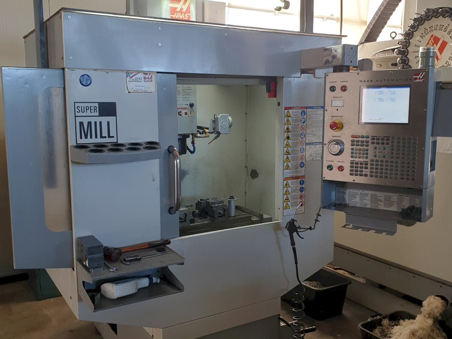 Mašīnas HAAS SUPER MINI MILL  pretskats