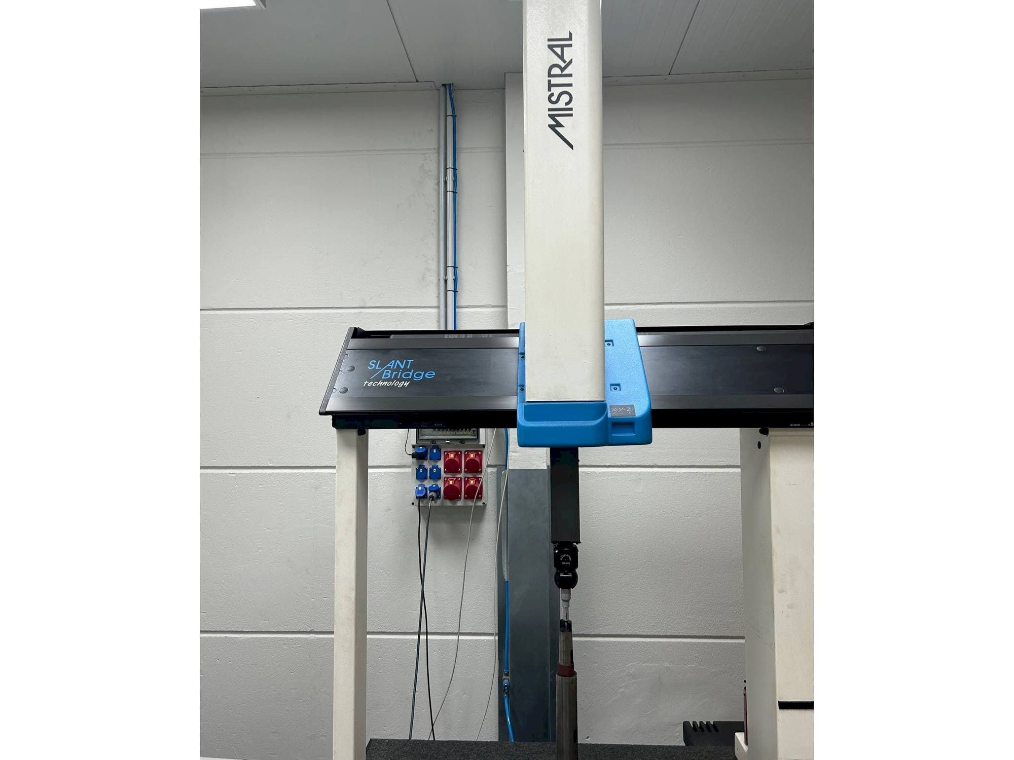 Mašīnas DEA Mistrall  pretskats