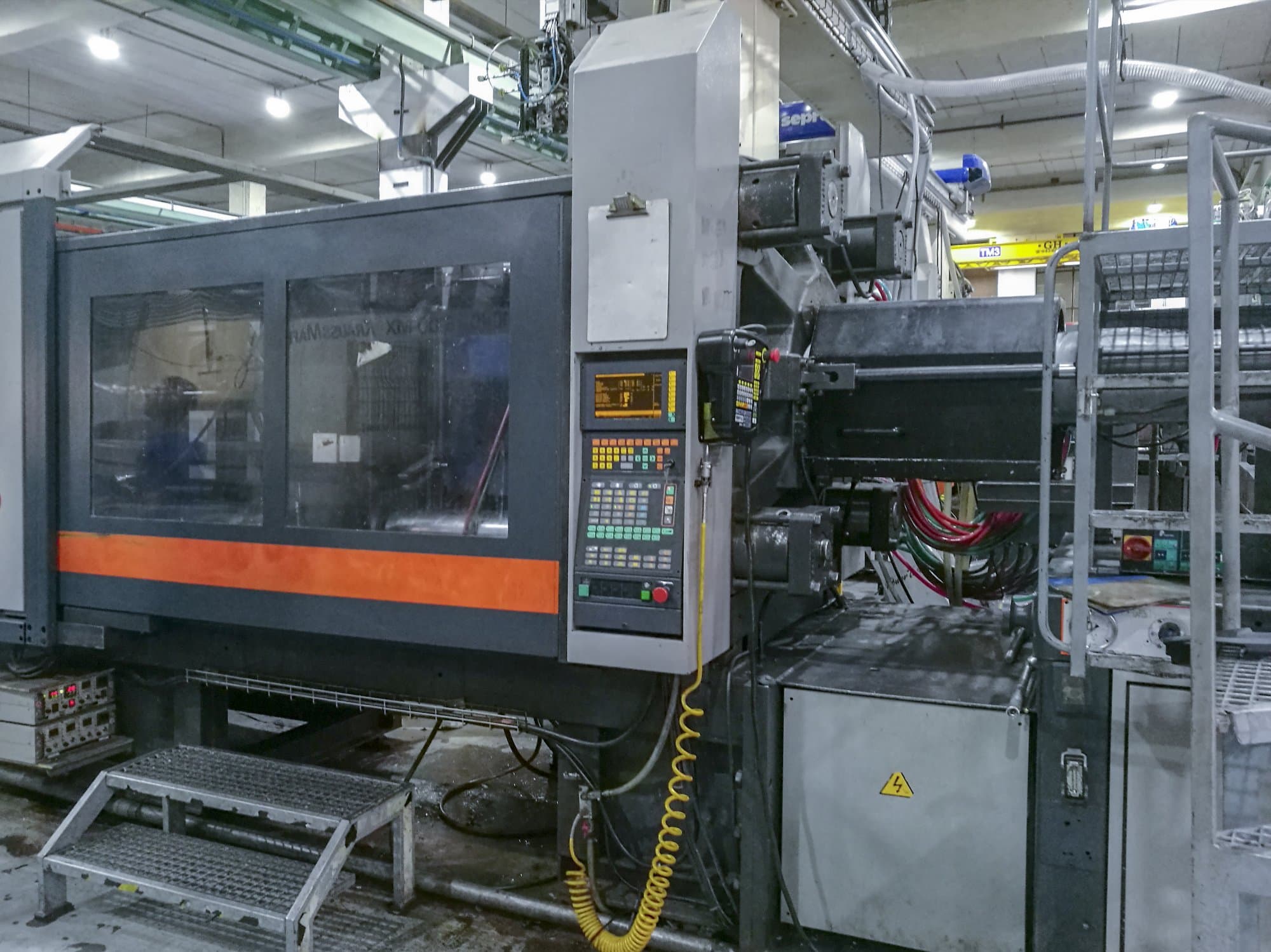 Mašīnas SANDRETTO 4435-550 skats  no labās puses