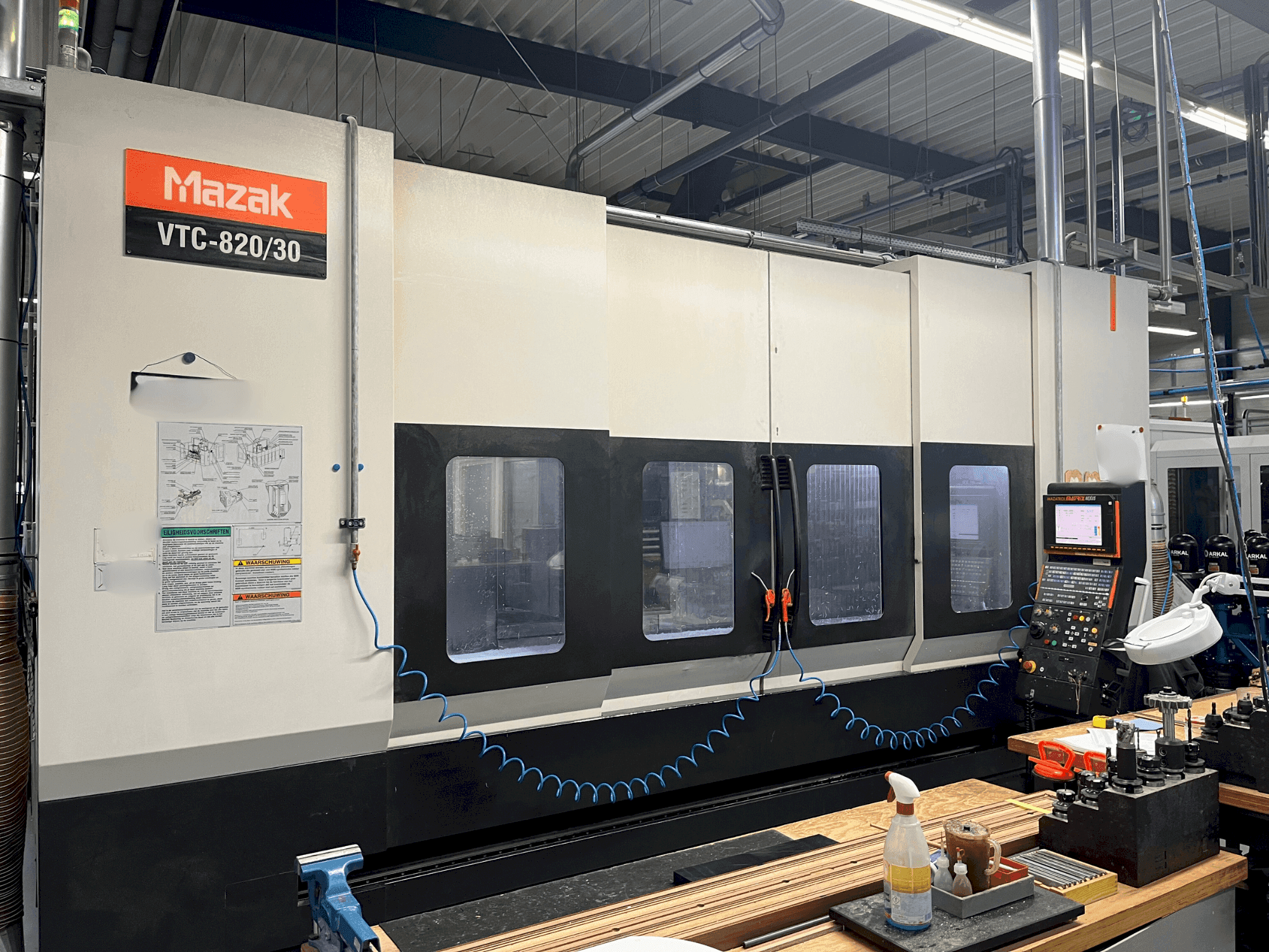 Mašīnas Mazak VTC-820/30  pretskats