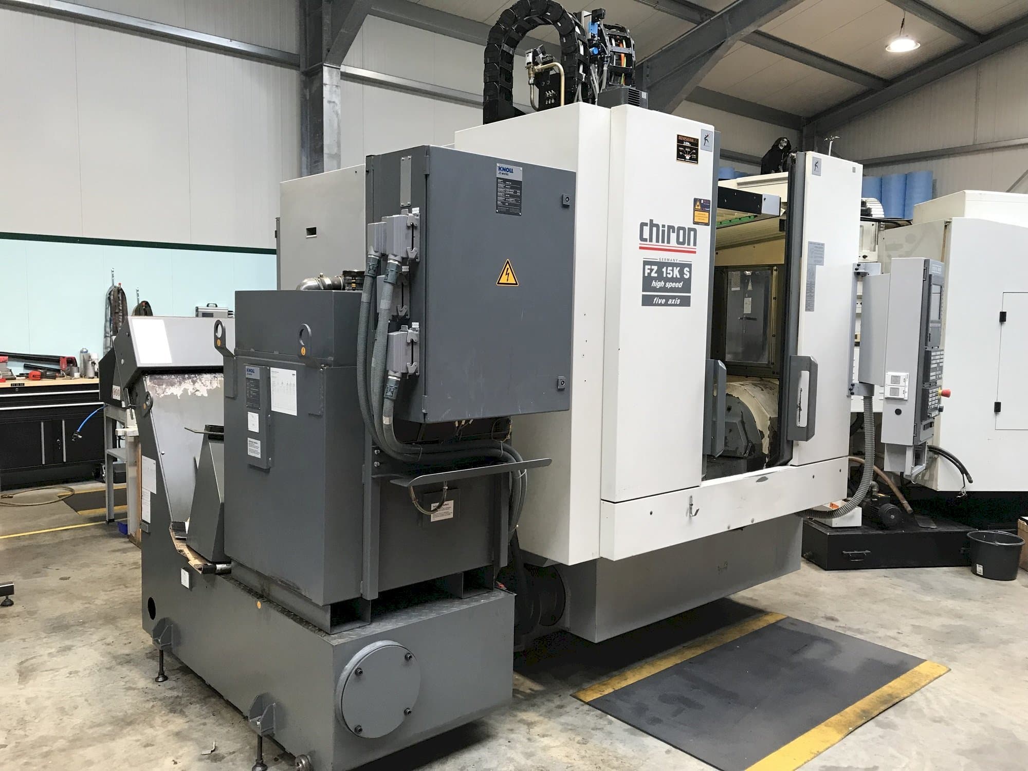 Mašīnas CHIRON FZ15 KS  pretskats