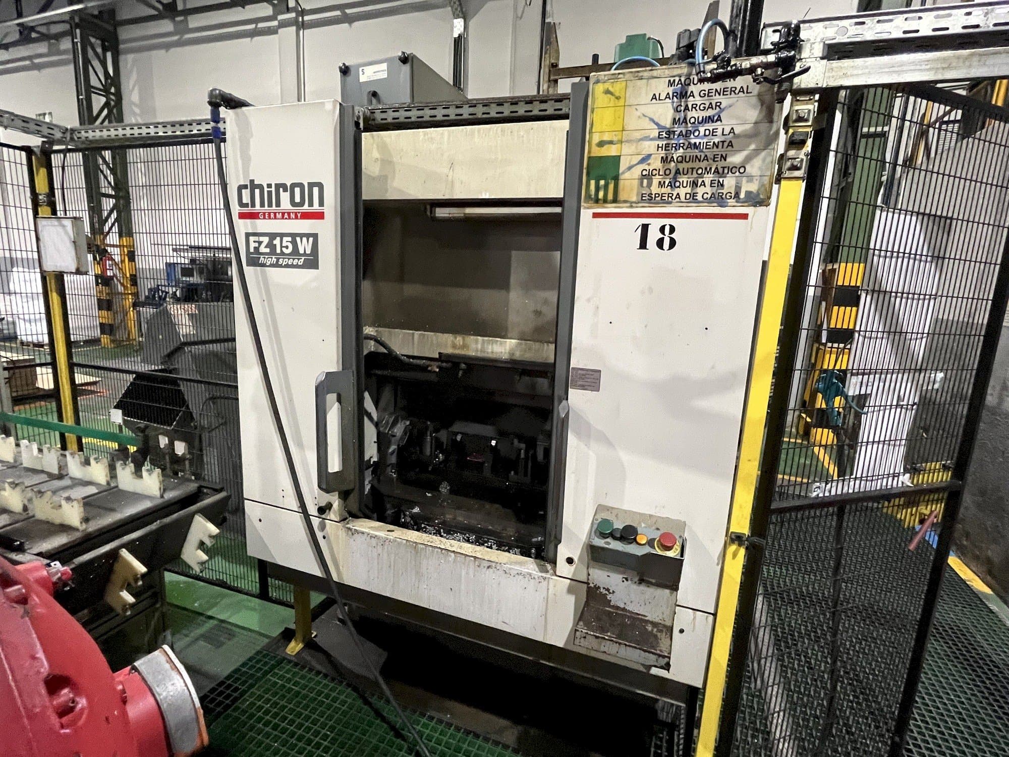 Mašīnas CHIRON FZ15W  pretskats