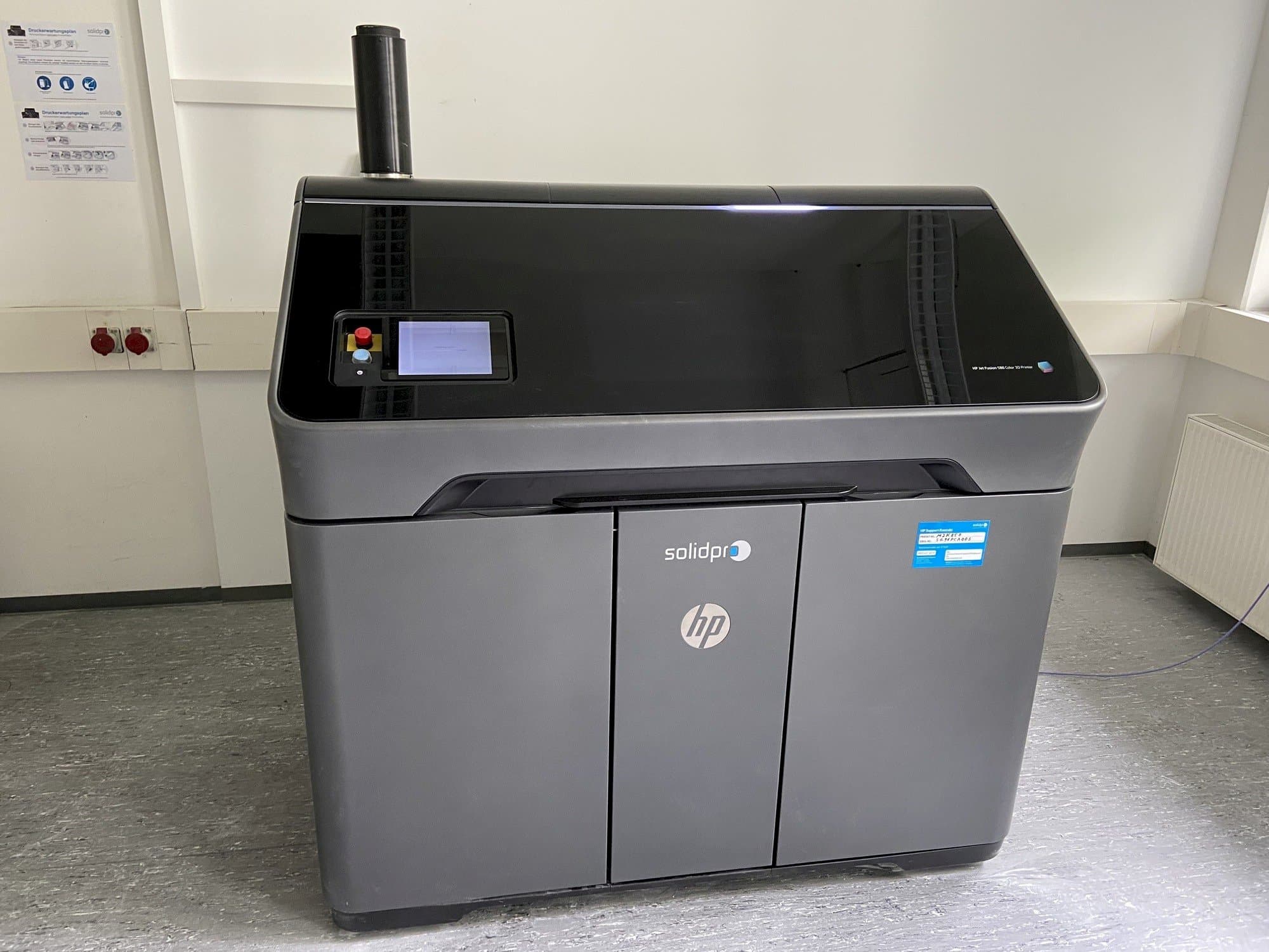 Mašīnas HP Jet Fusion 580 Color 3D printer  pretskats