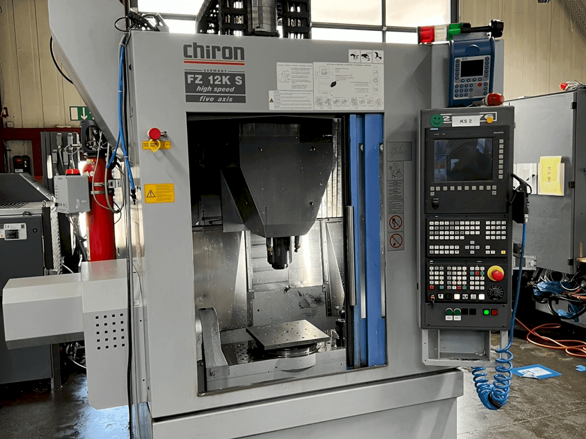 Mašīnas CHIRON FZ12 KS  pretskats