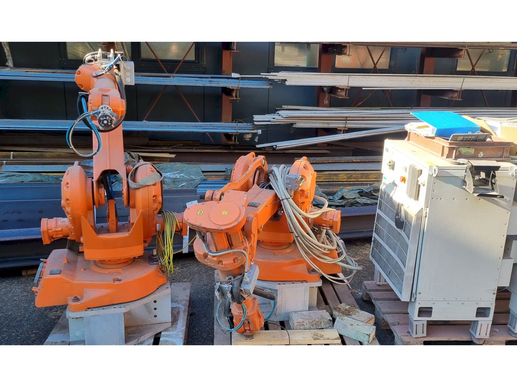 Mašīnas ABB IRB2400 M2000  pretskats